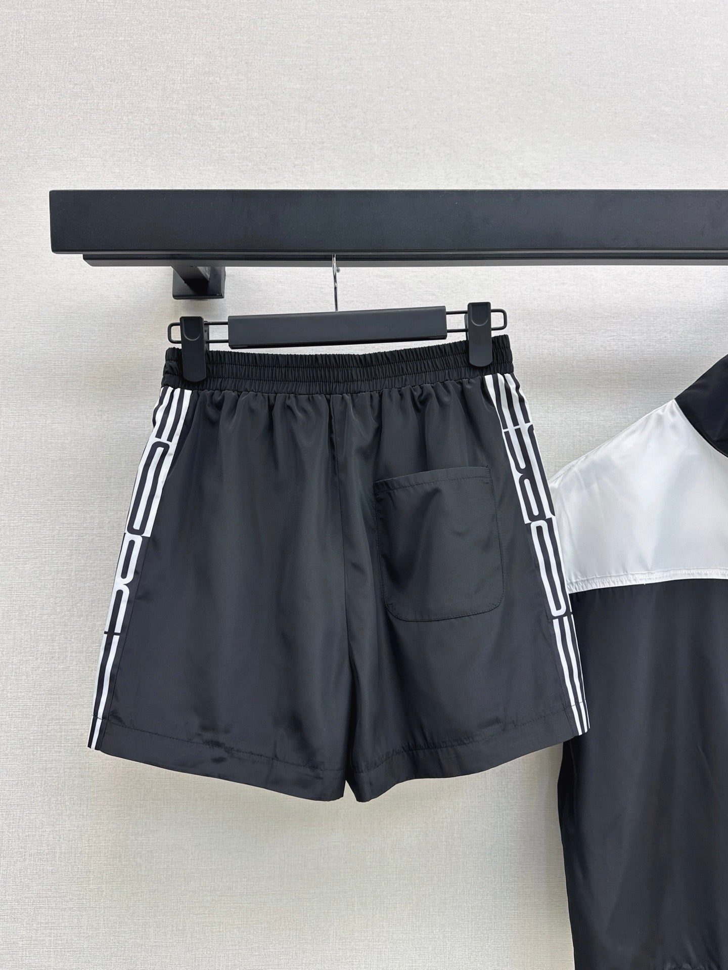 D*r 25ss Sleeveless Jacket + Elastic Waist Shorts suit