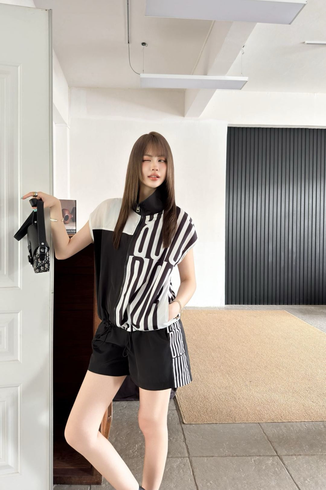 D*r 25ss Sleeveless Jacket + Elastic Waist Shorts suit