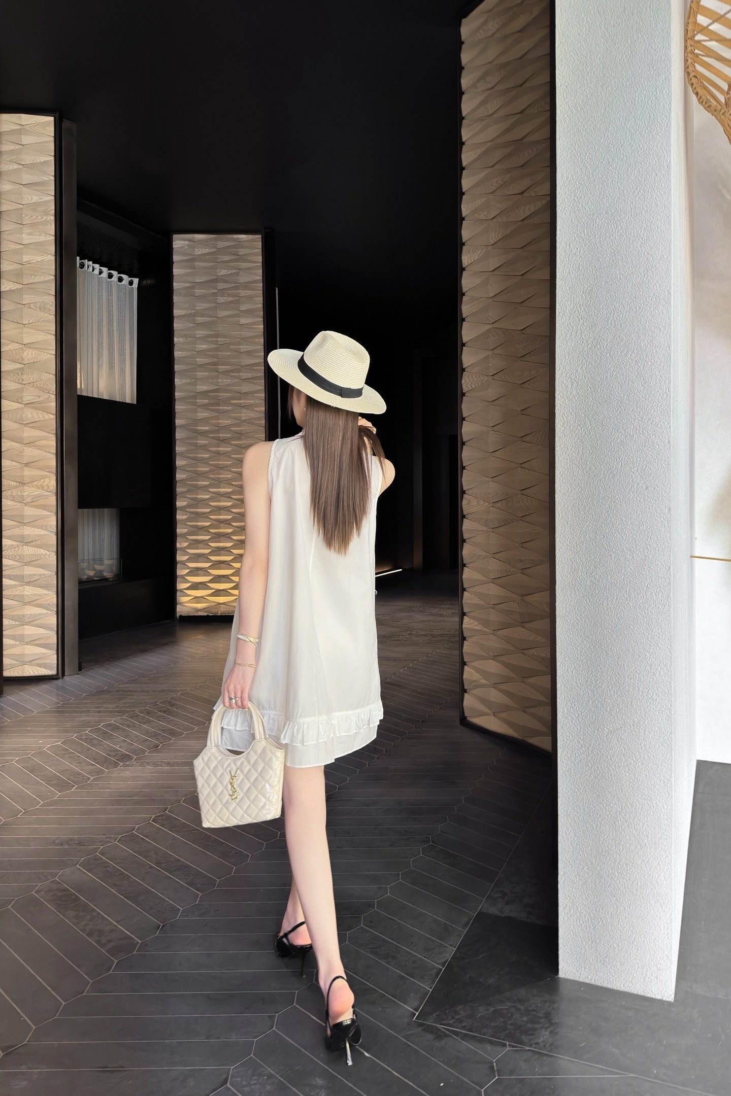 YS* 25ss Lapel sleeveless pleated dress