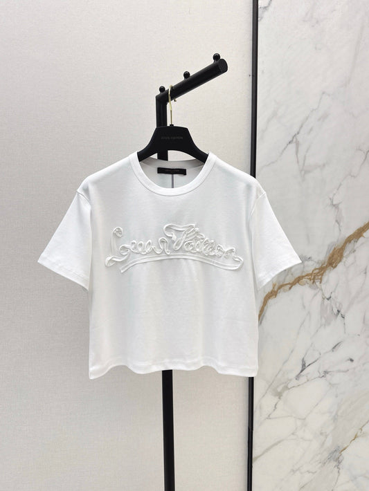 Loui* 25ss Cropped T-shirt with embossed pattern