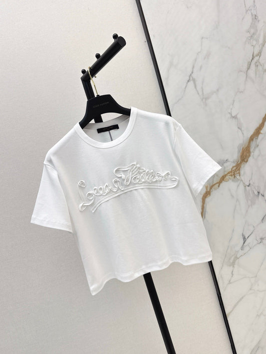 Loui* 25ss Cropped T-shirt with embossed pattern