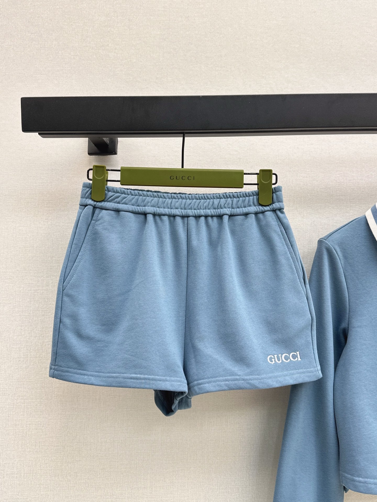 Gu* 25ss Polo collar crop trucksuit set