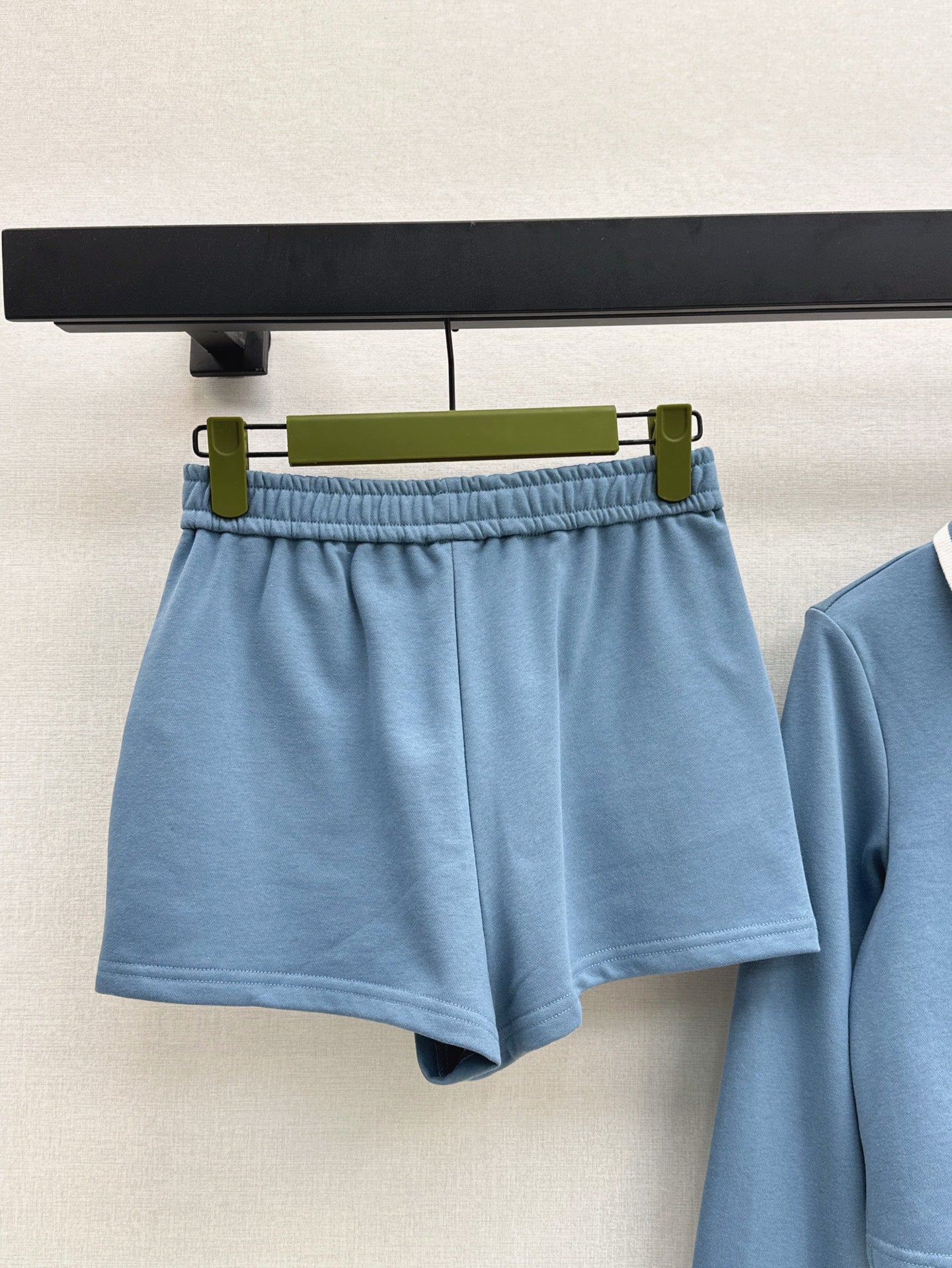 Gu* 25ss Polo collar crop trucksuit set