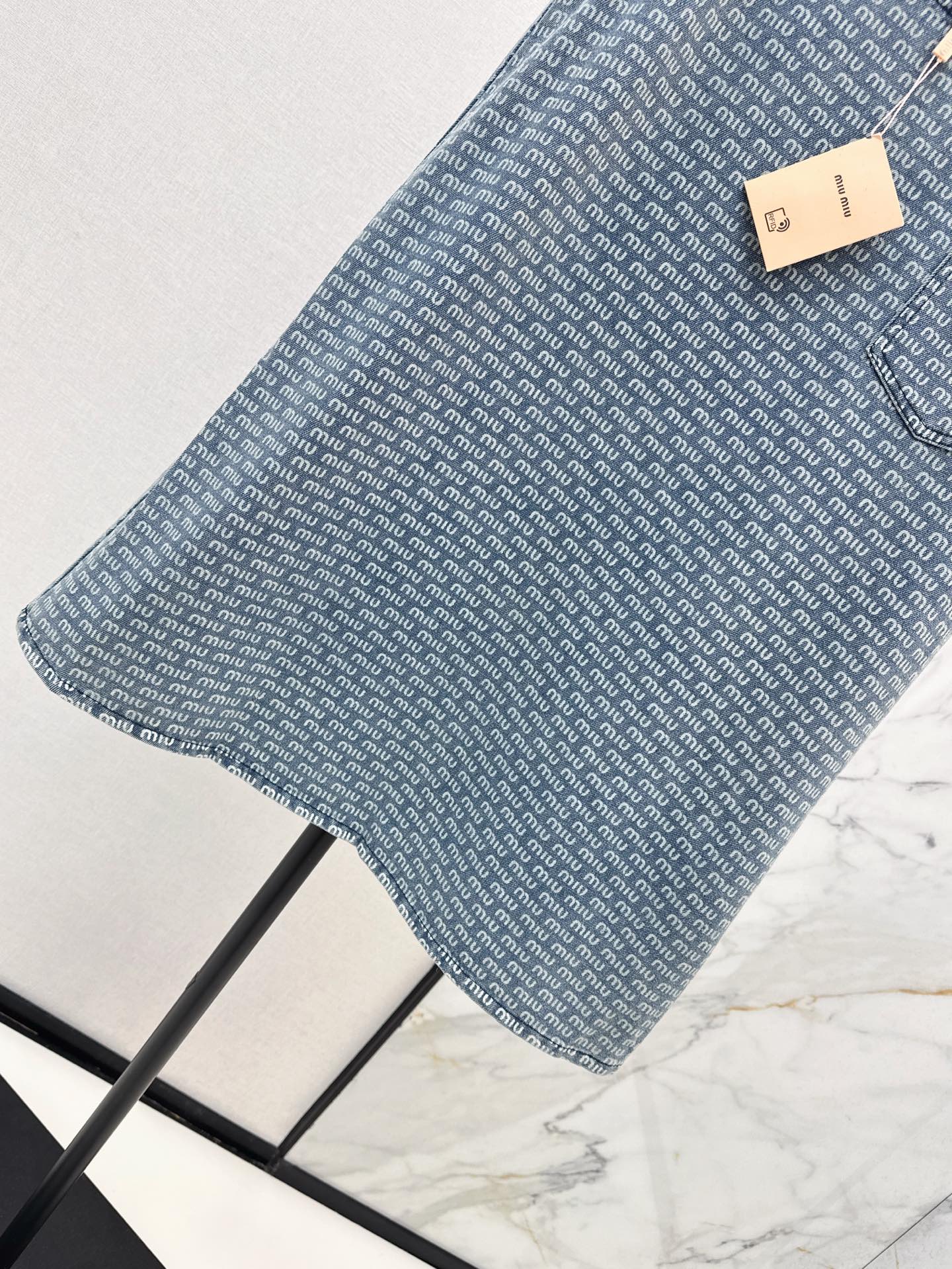 M*u 25ss Sleeveless denim mini dress