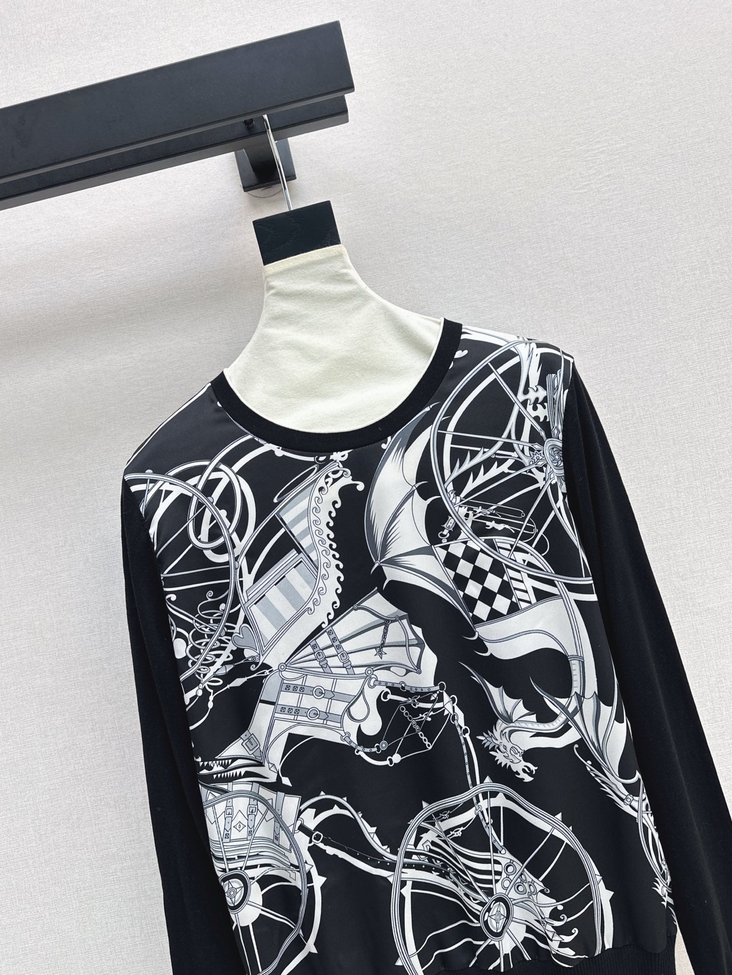 Herm* 25ss long-sleeve twillaine sweater