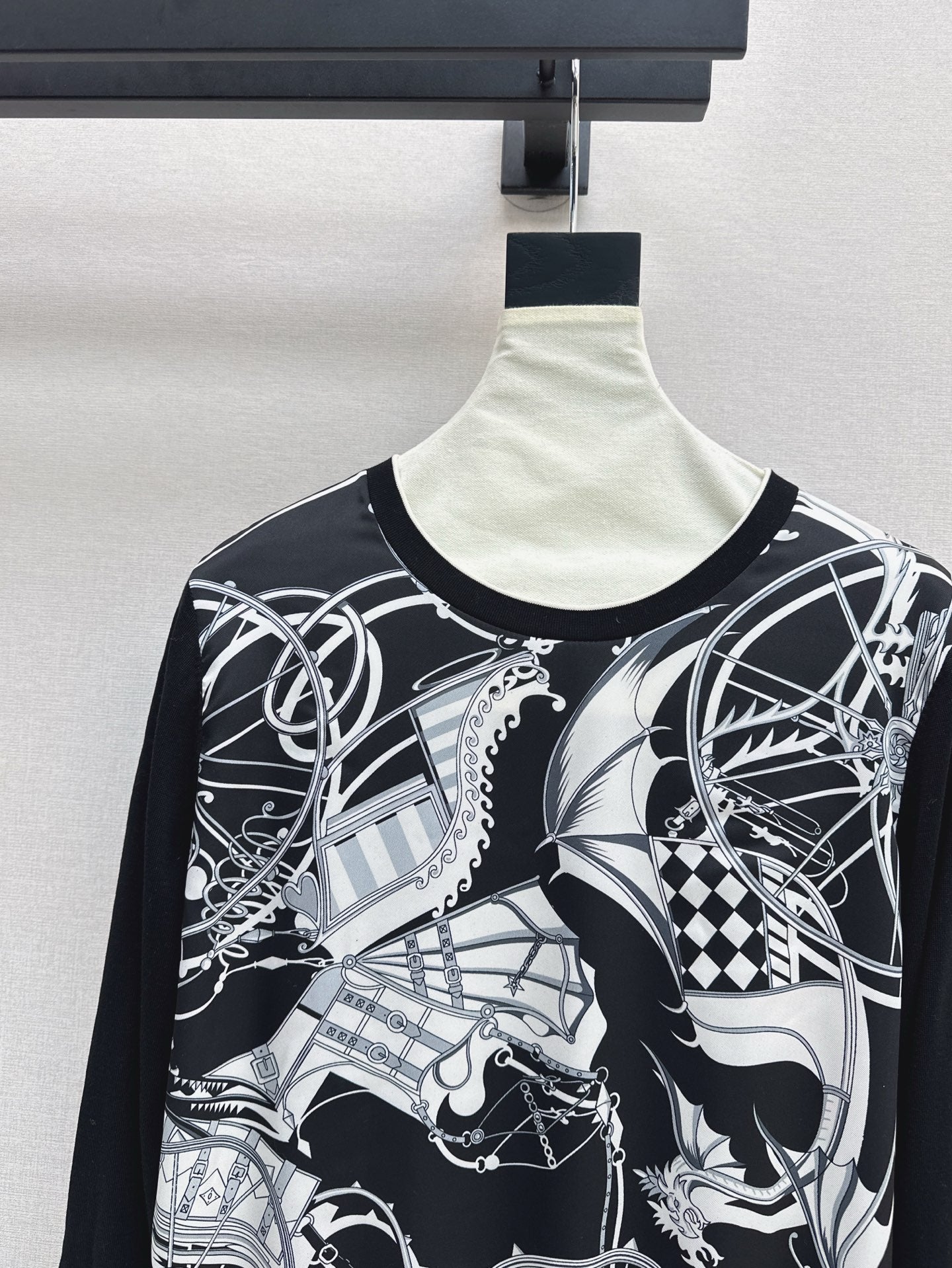 Herm* 25ss long-sleeve twillaine sweater