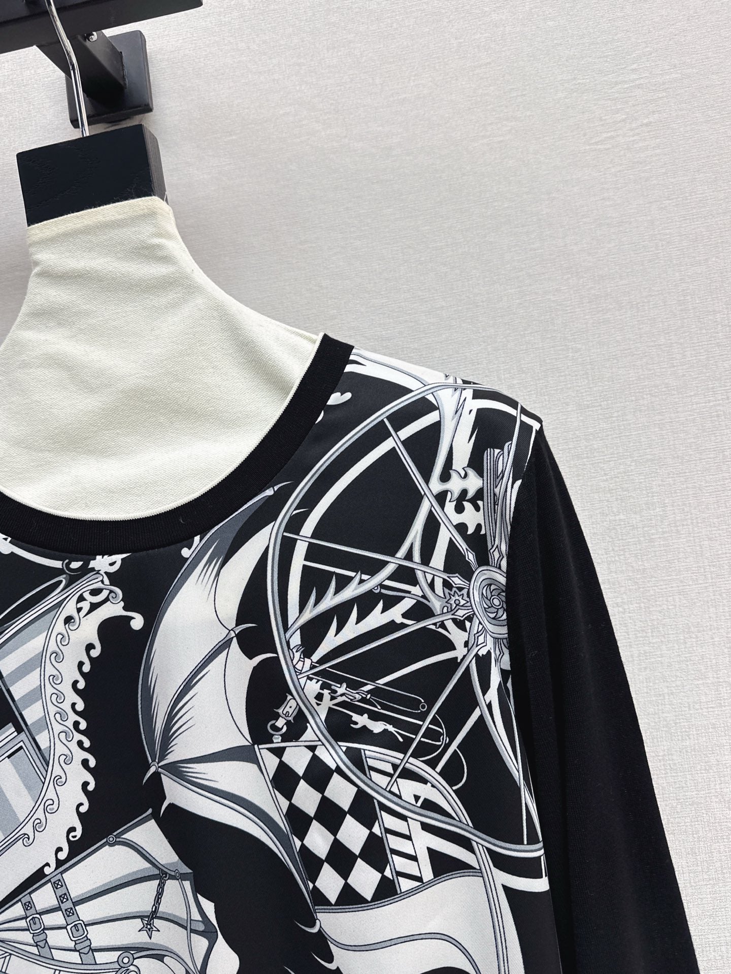 Herm* 25ss long-sleeve twillaine sweater