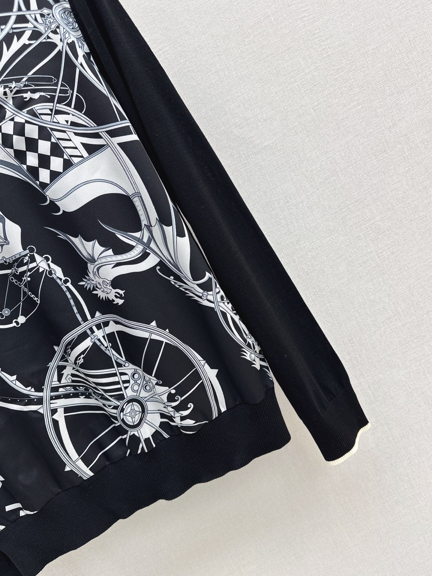 Herm* 25ss long-sleeve twillaine sweater