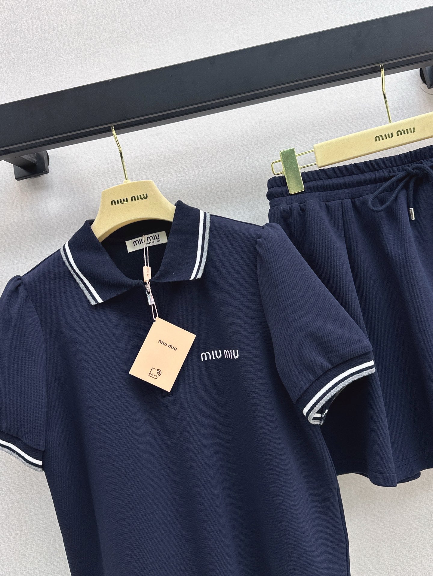 M*u 25ss Polo collar top + mini skirt set