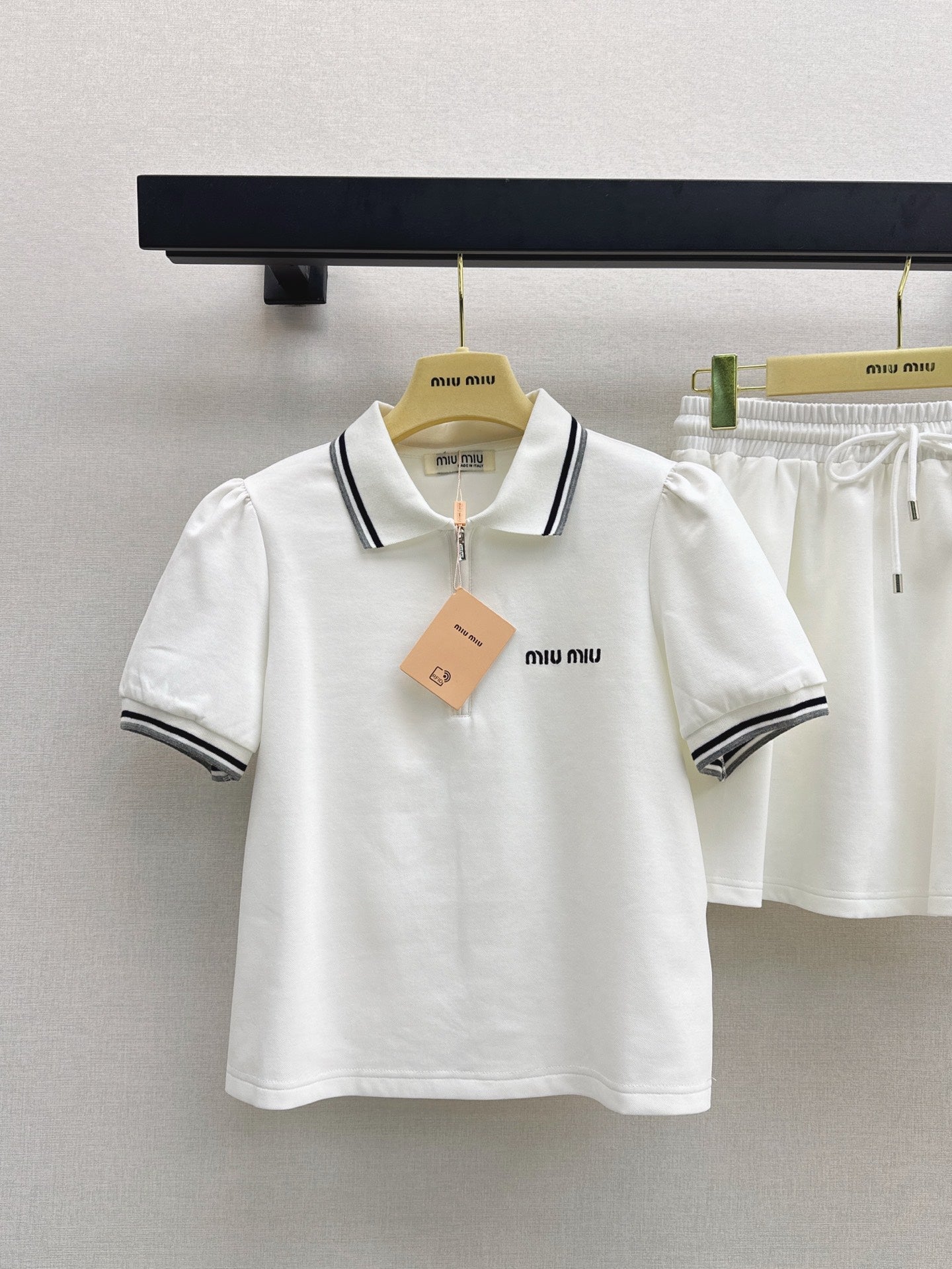 M*u 25ss Polo collar top + mini skirt set