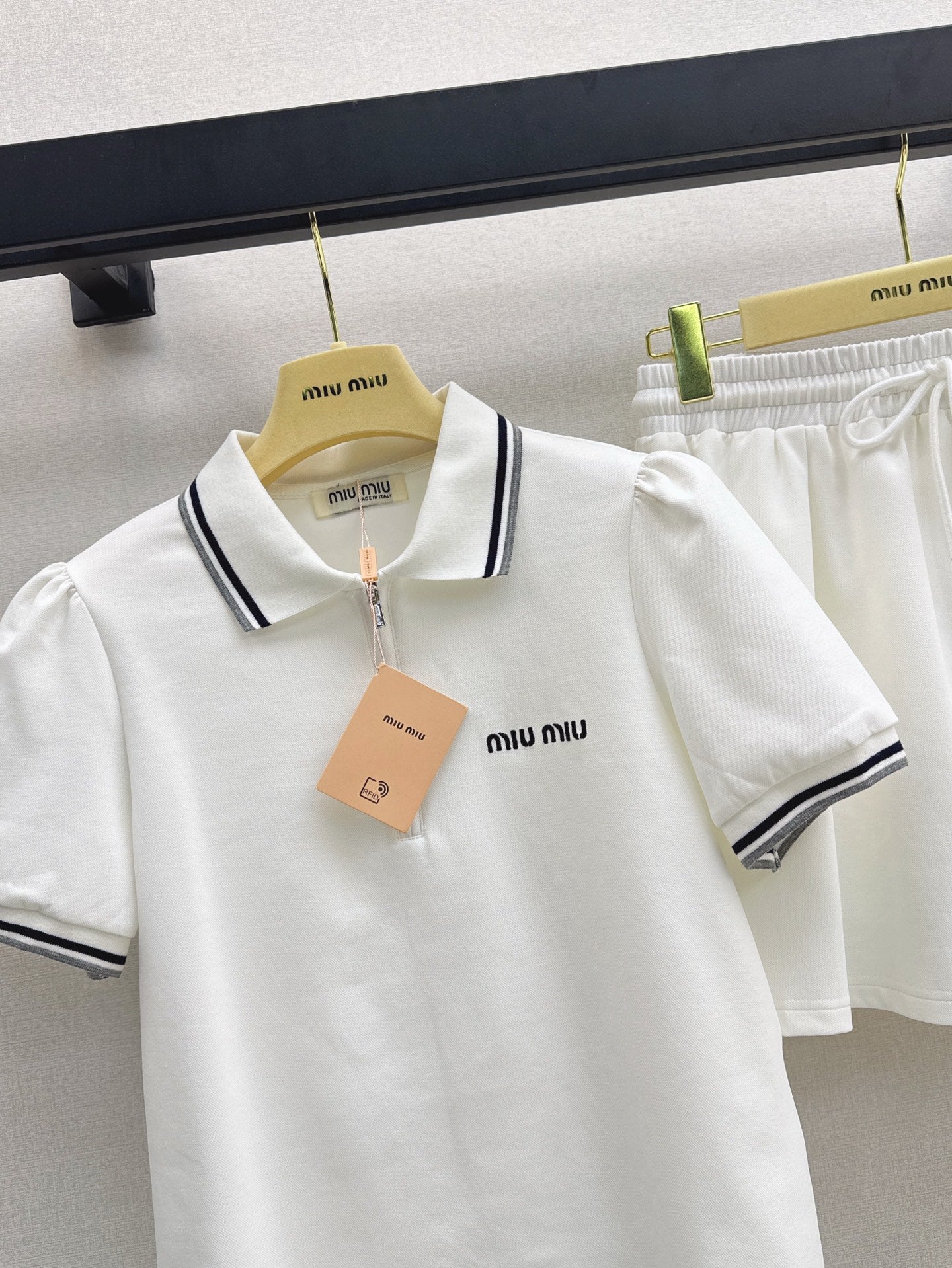 M*u 25ss Polo collar top + mini skirt set