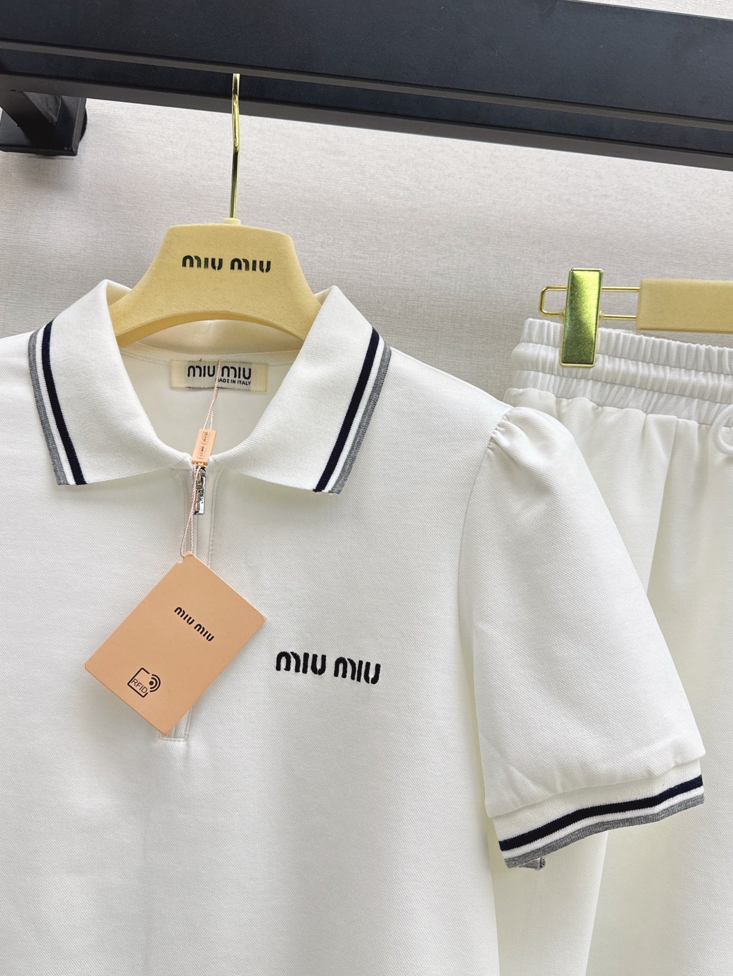 M*u 25ss Polo collar top + mini skirt set