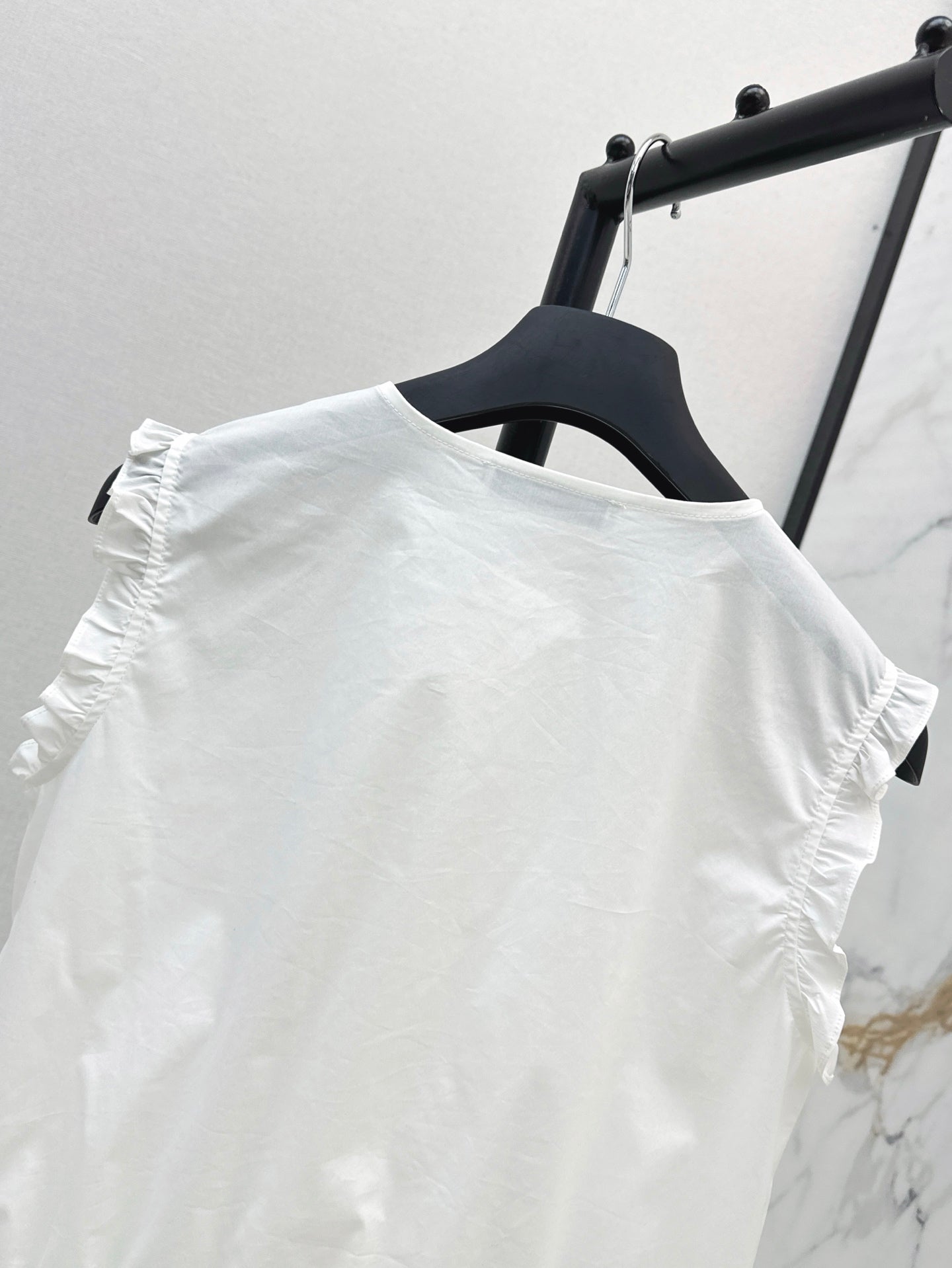 D*r 25ss Sleeveless shirt with ruffle trim