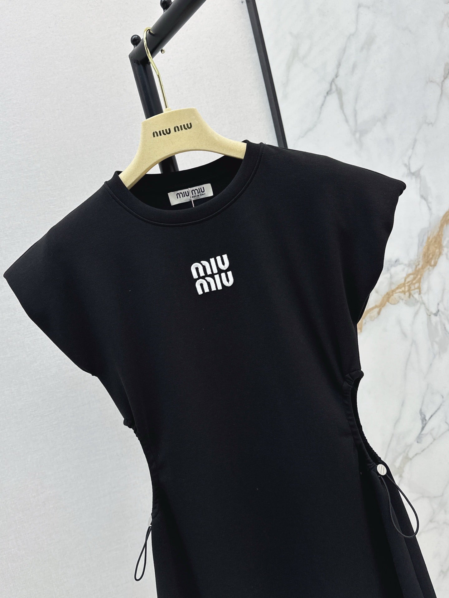 M*u 25ss Embroidered drawstring waist dress