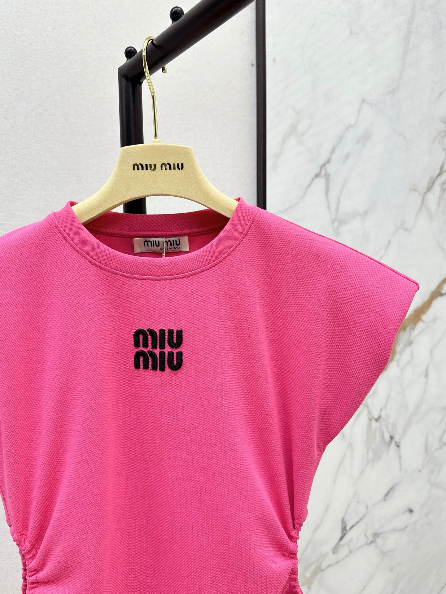 M*u 25ss Embroidered drawstring waist dress