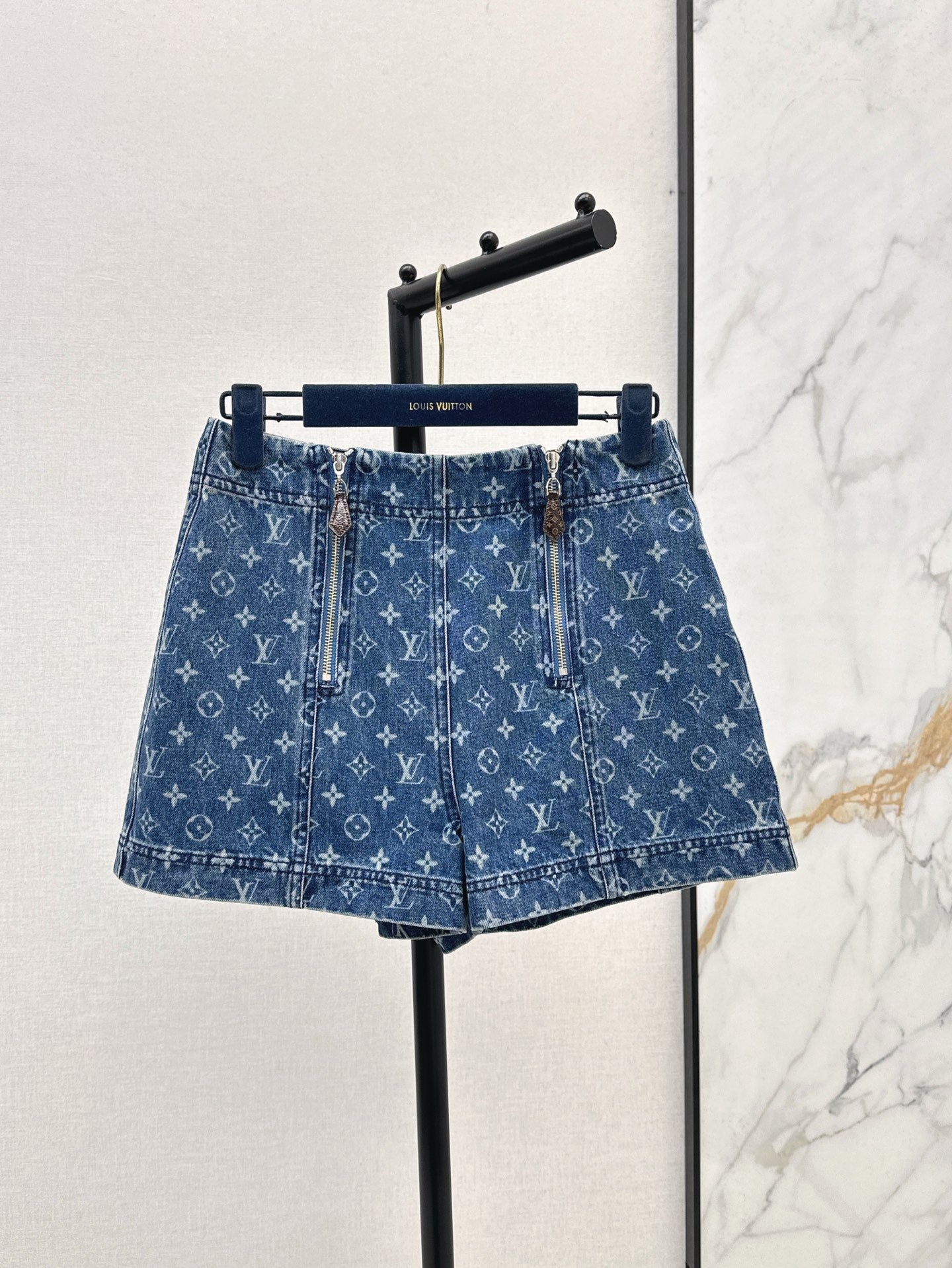 Loui* 25ss monogram zipper denim shorts