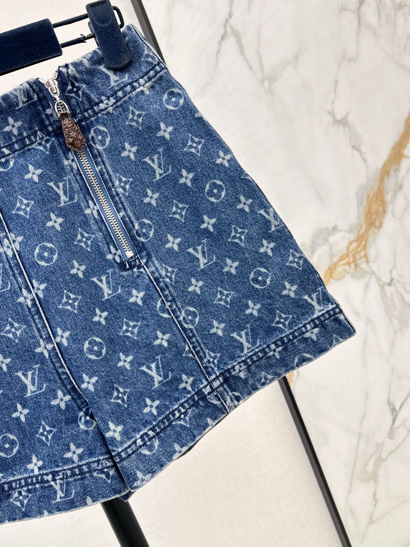 Loui* 25ss monogram zipper denim shorts