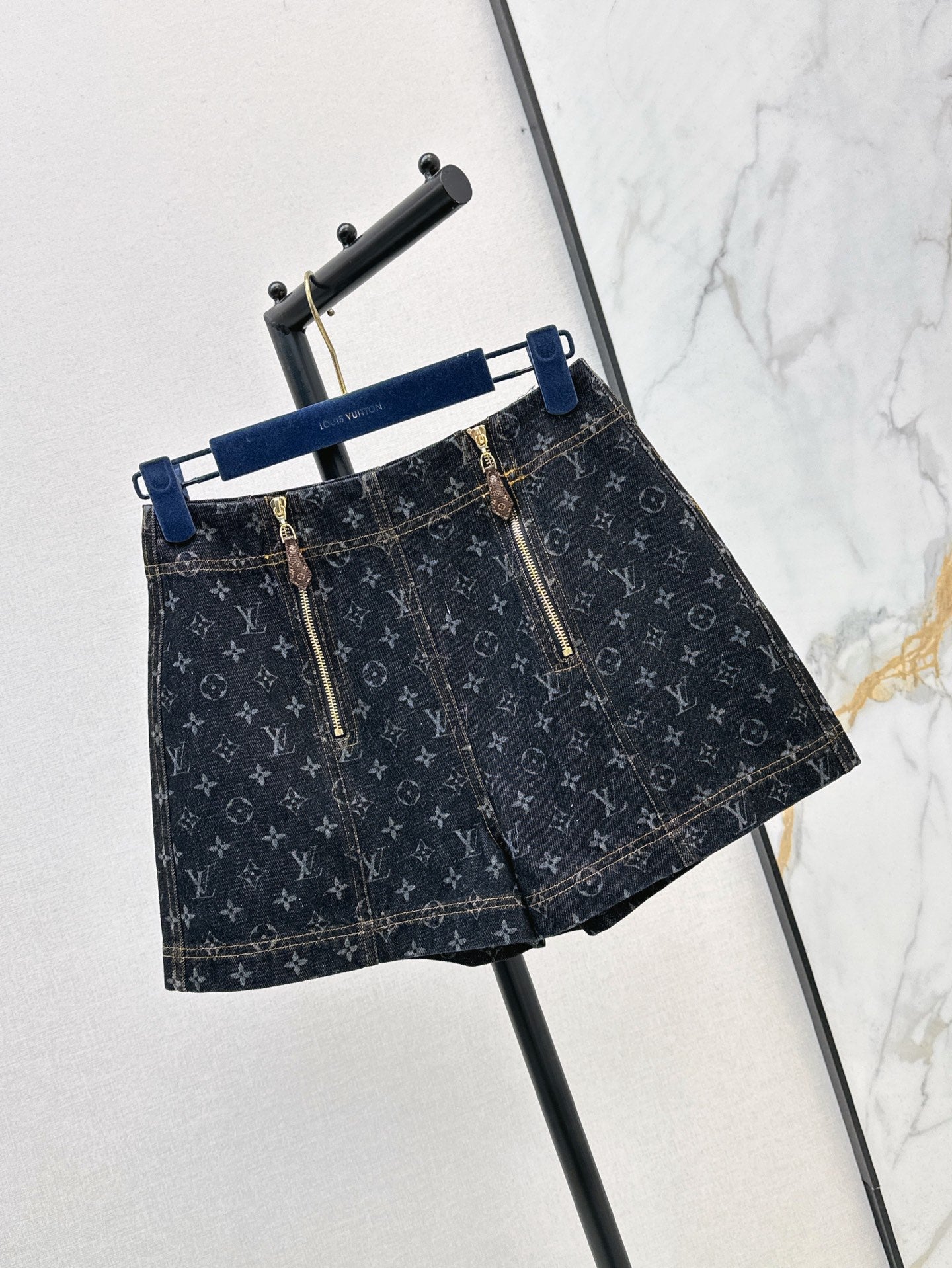 Loui* 25ss monogram zipper denim shorts
