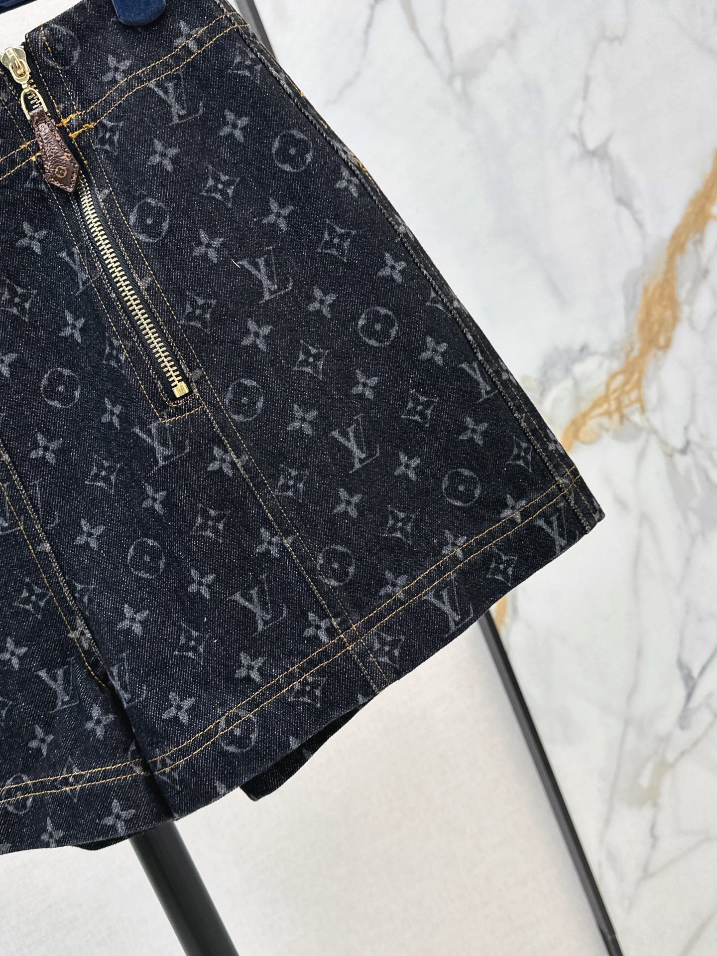 Loui* 25ss monogram zipper denim shorts