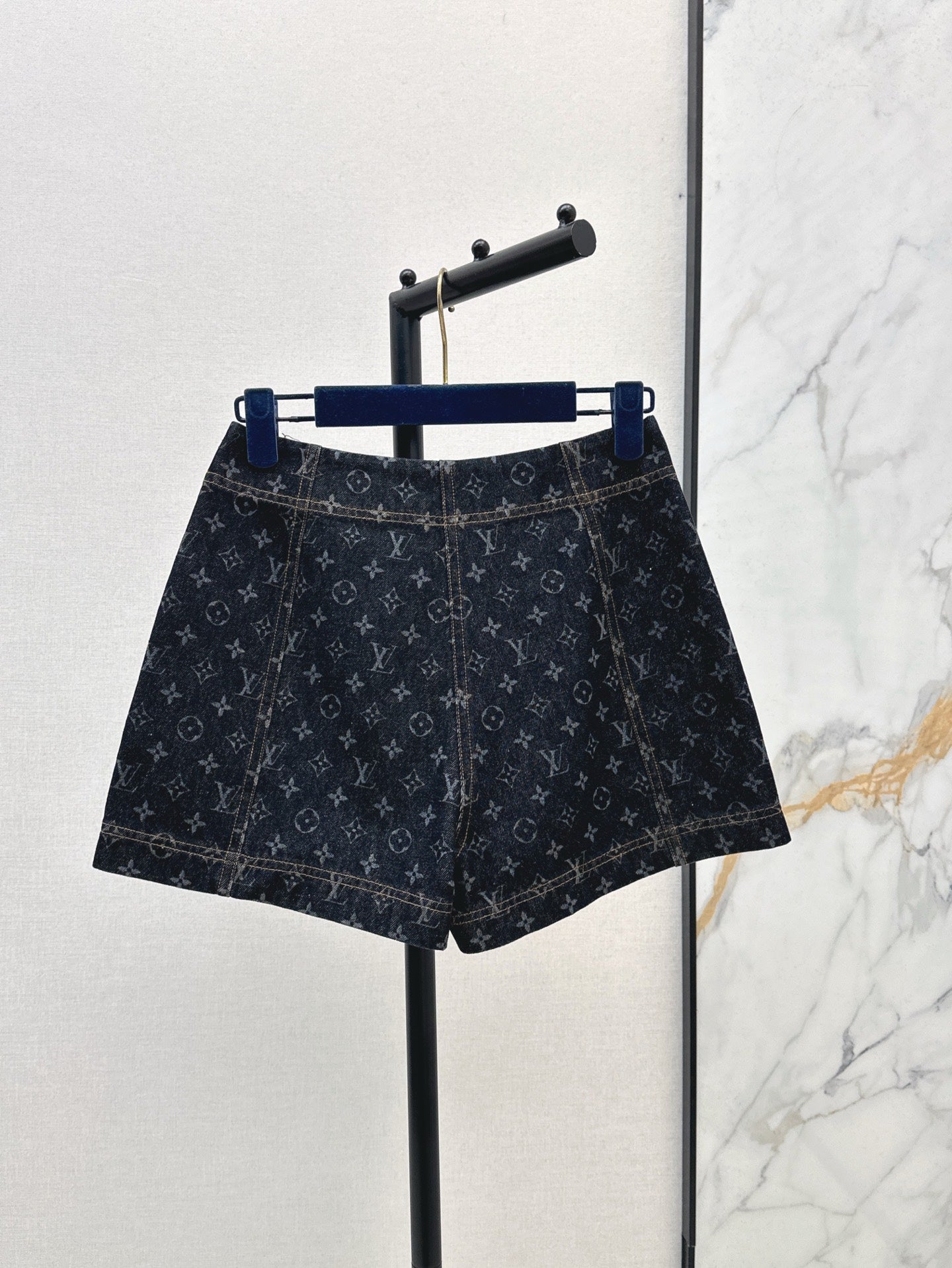 Loui* 25ss monogram zipper denim shorts
