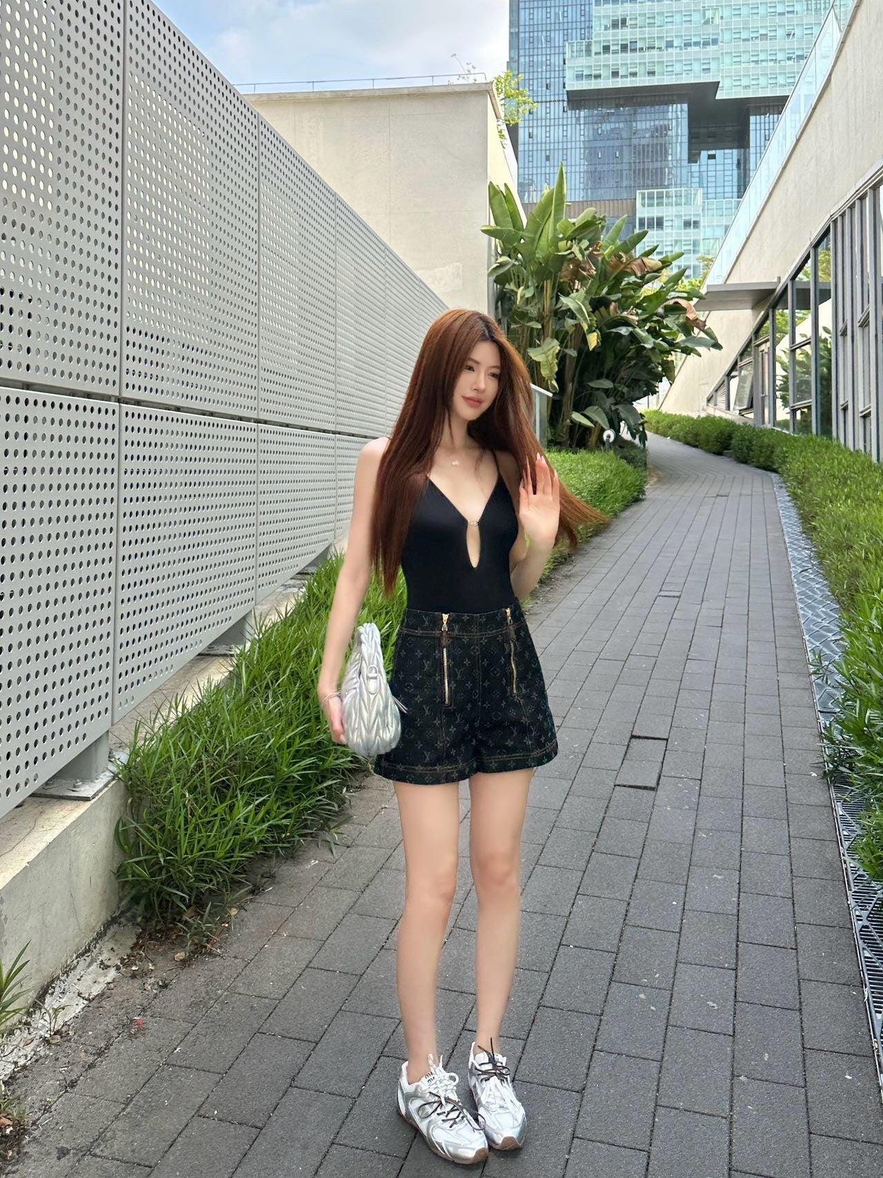 Loui* 25ss monogram zipper denim shorts