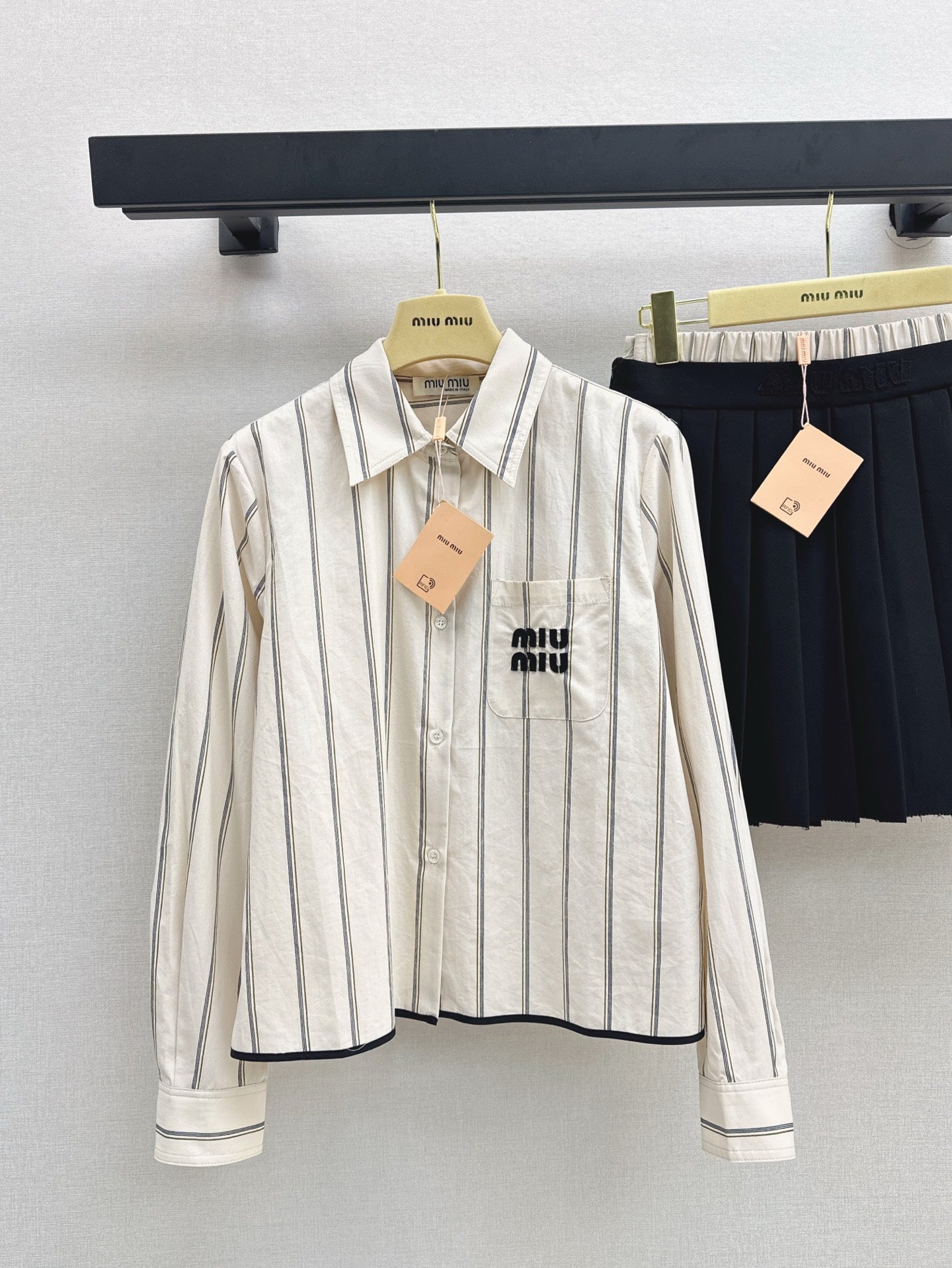 M*u 25ss  cotton shirt + pleated skirt set