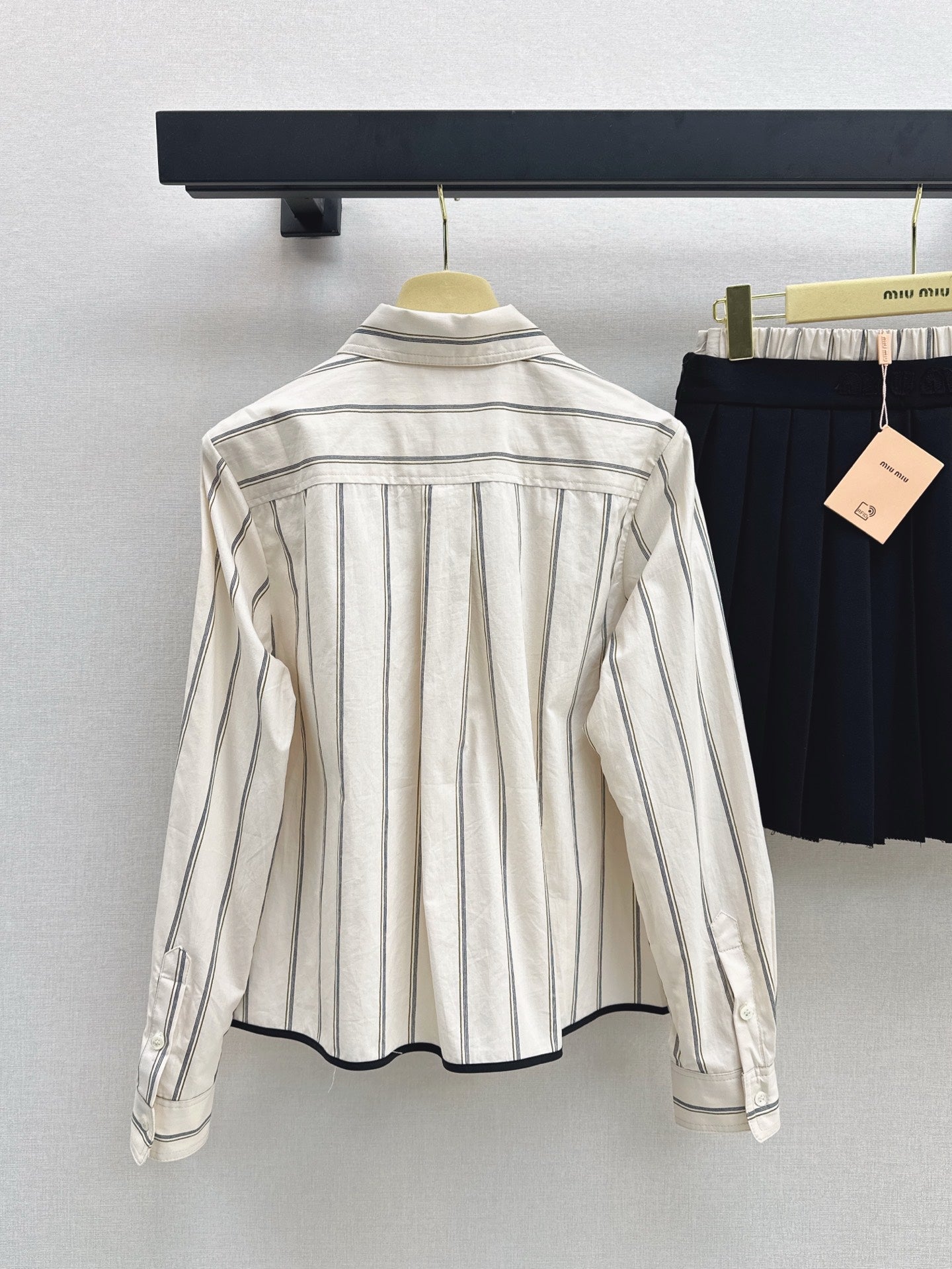 M*u 25ss  cotton shirt + pleated skirt set