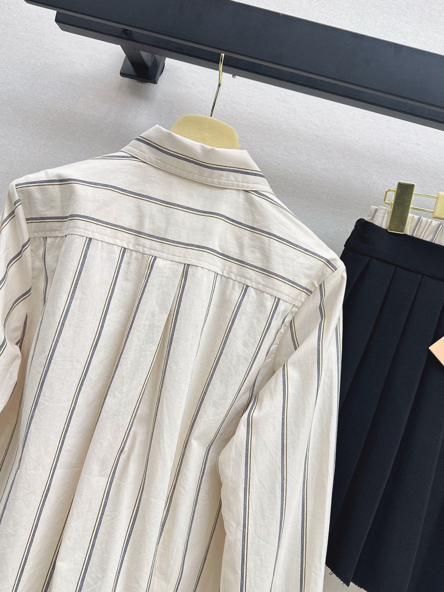 M*u 25ss  cotton shirt + pleated skirt set