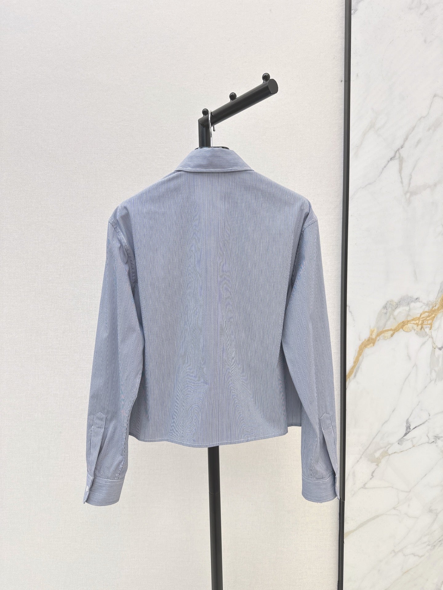 Cel* 25ss embroidered cotton crop shirt