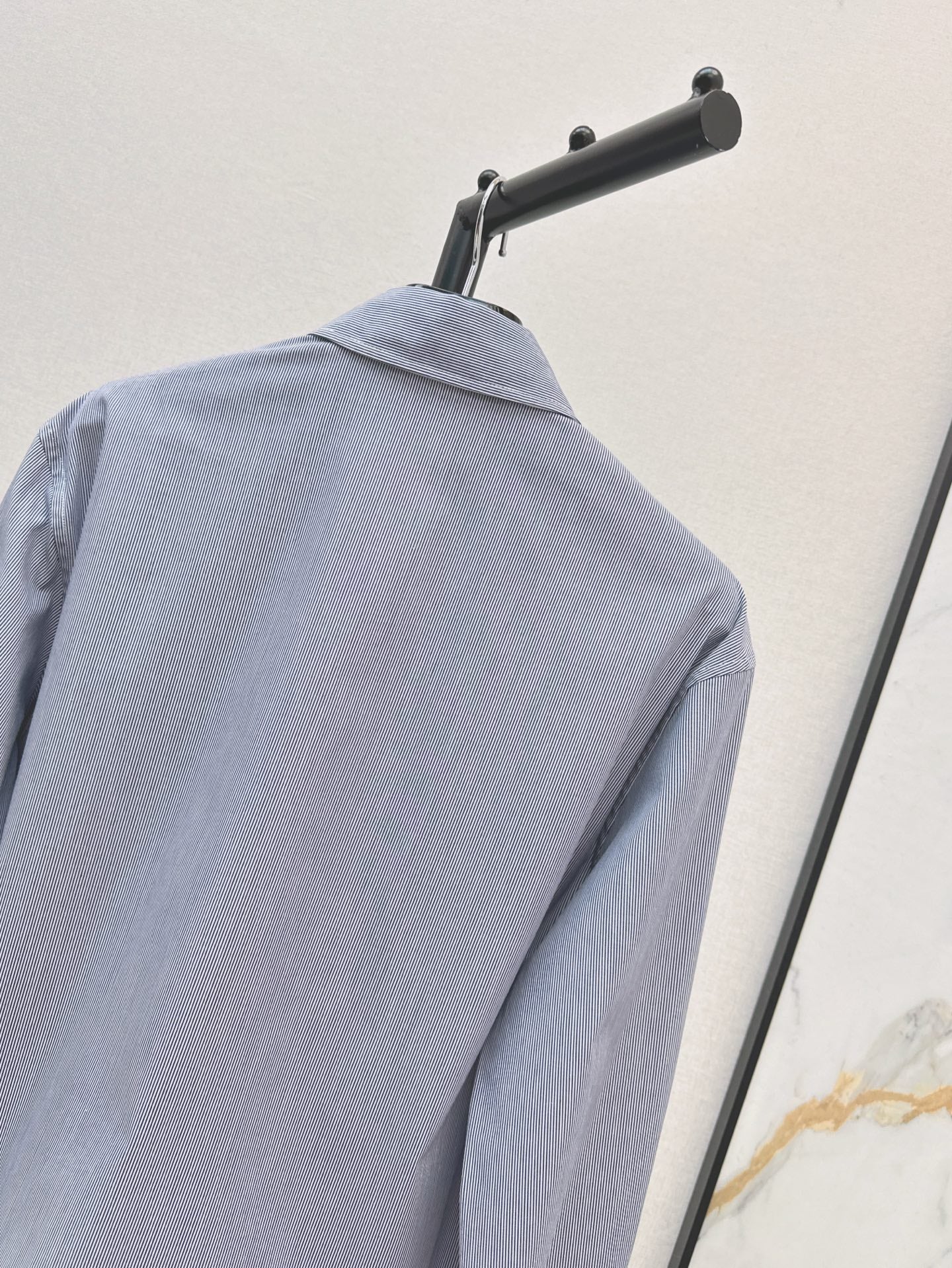 Cel* 25ss embroidered cotton crop shirt