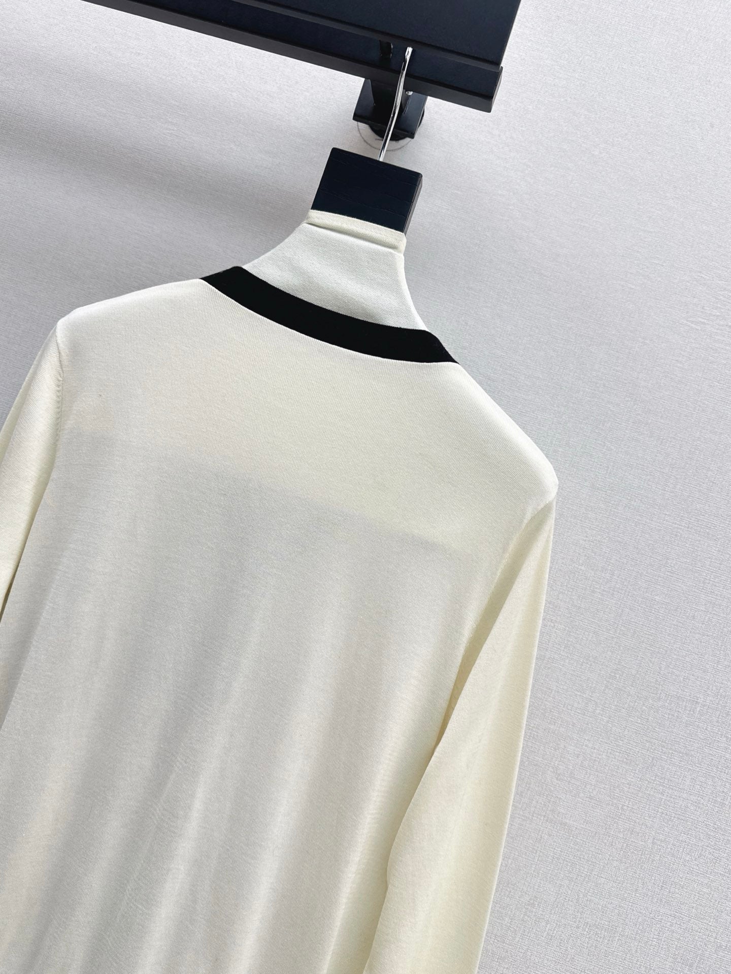 Herm* 25ss long-sleeve twillaine sweater