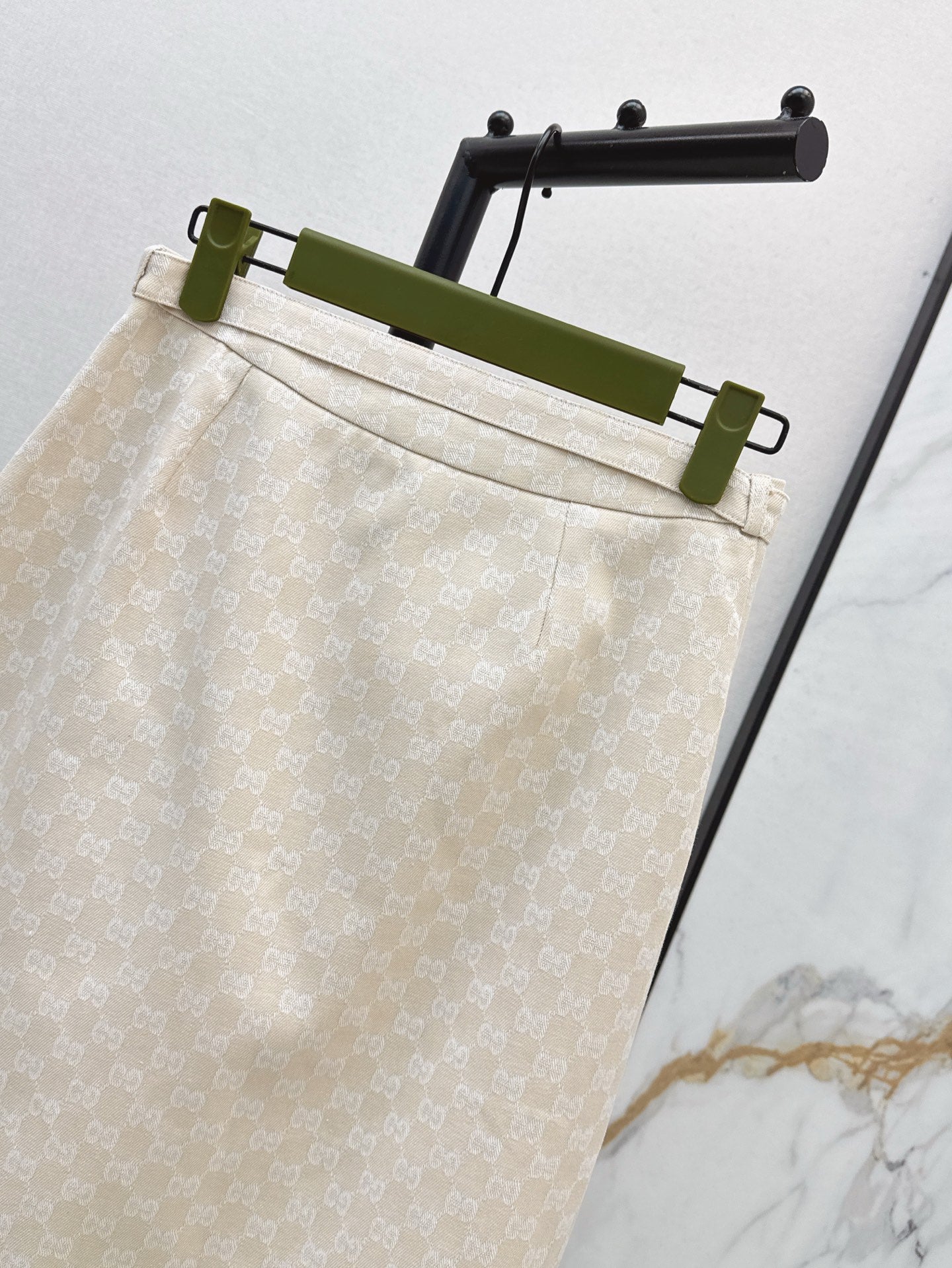 Gu*25ss GG jacquard belted skirt