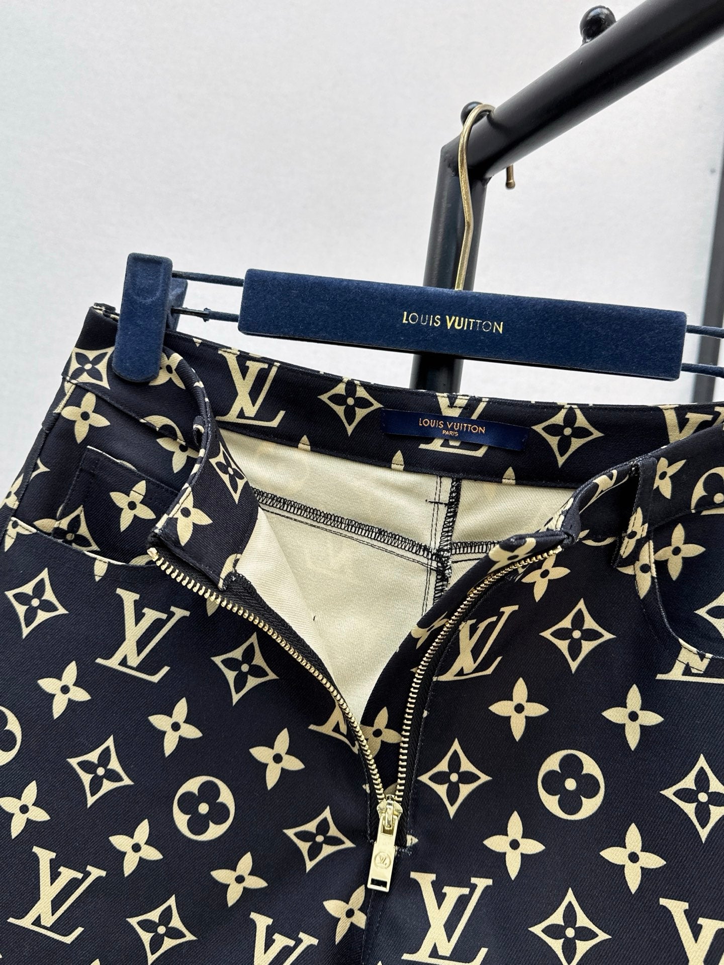 Loui* 25ss monogram printed shorts