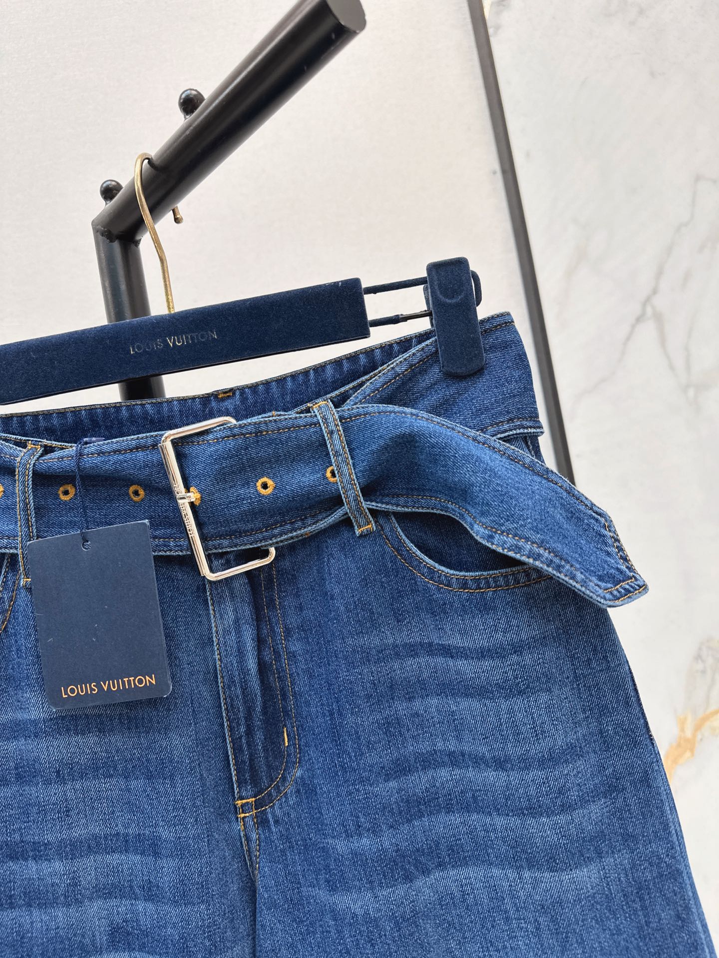 Loui* 25ss belted denim pants