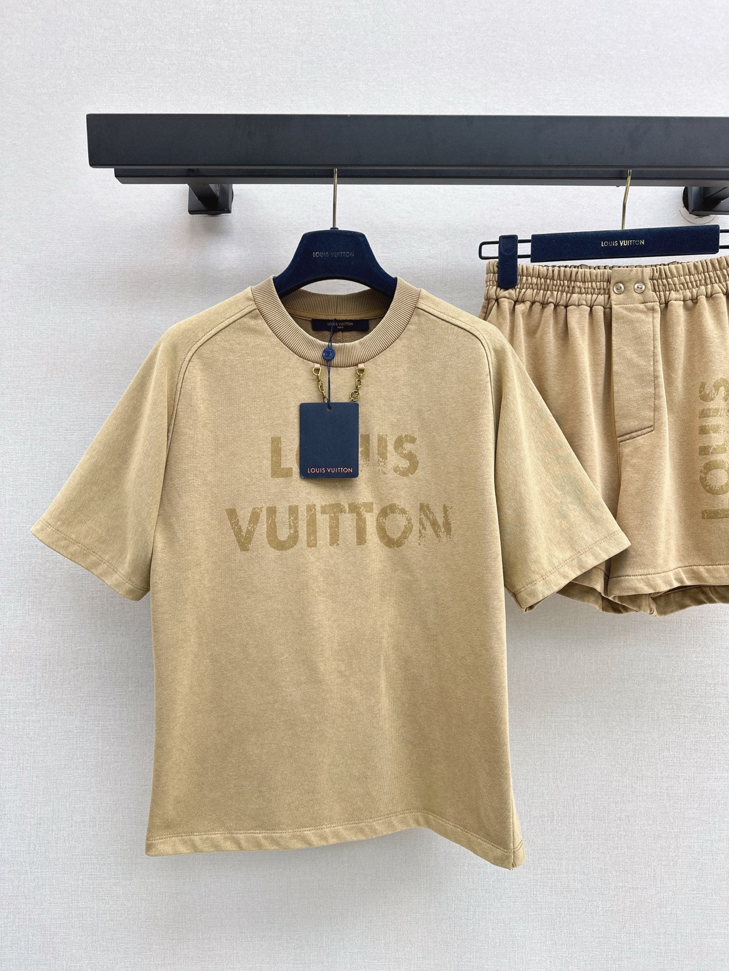 Loui* 25ss Vintage-Effect cotton T-Shirt + shorts set