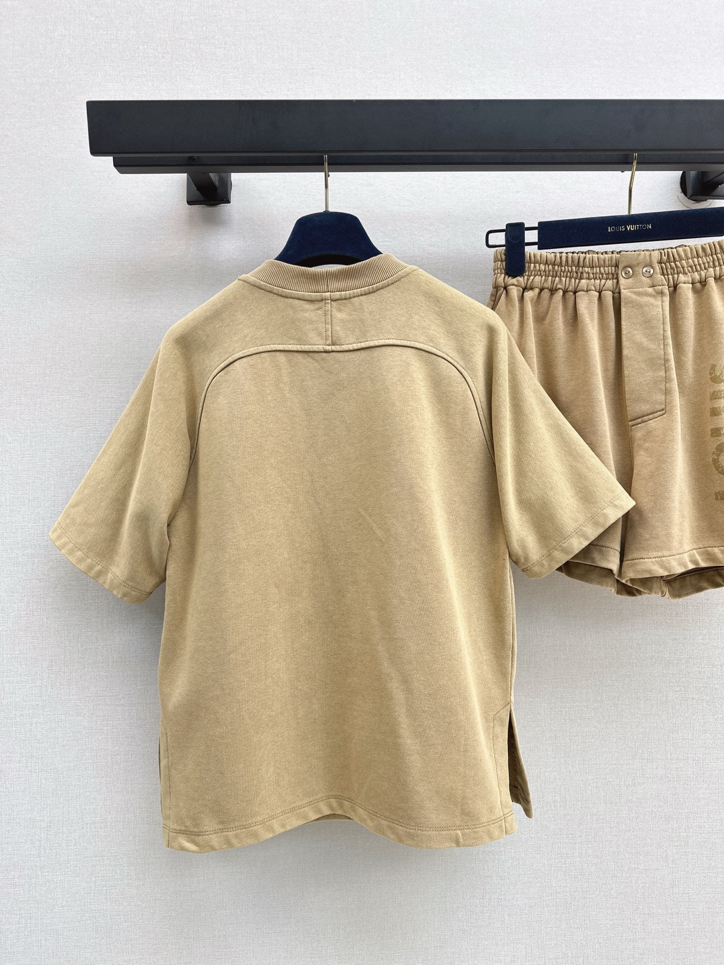 Loui* 25ss Vintage-Effect cotton T-Shirt + shorts set