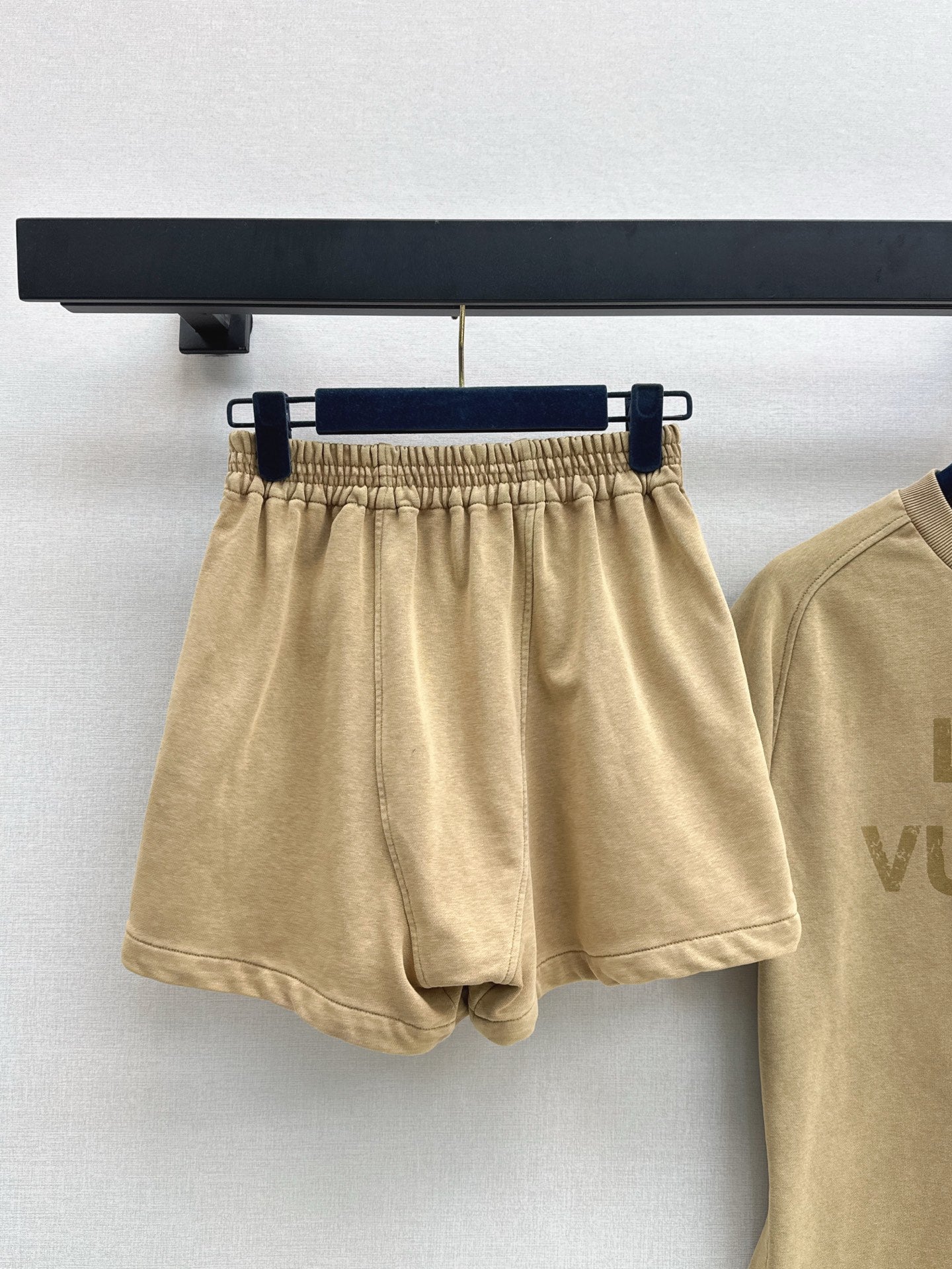 Loui* 25ss Vintage-Effect cotton T-Shirt + shorts set