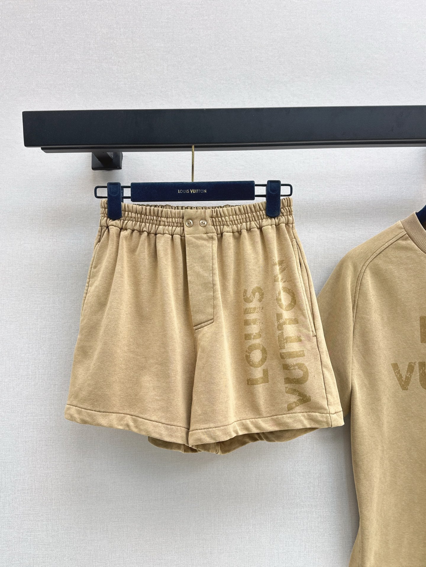 Loui* 25ss Vintage-Effect cotton T-Shirt + shorts set