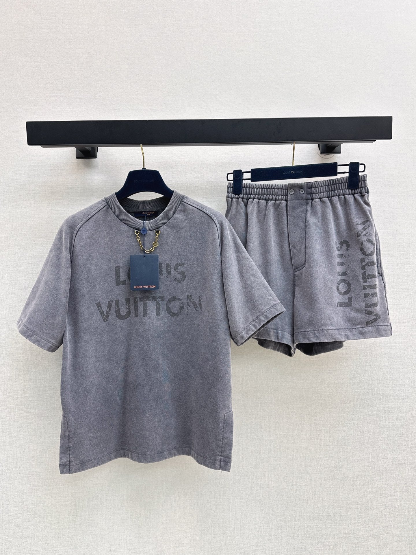 Loui* 25ss Vintage-Effect cotton T-Shirt + shorts set