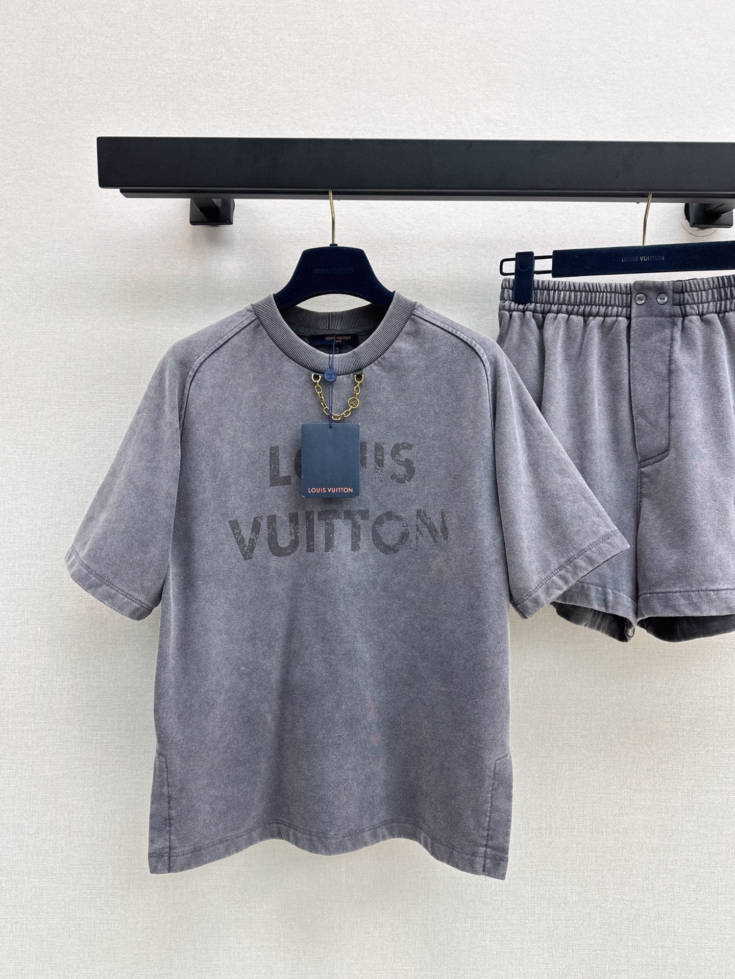 Loui* 25ss Vintage-Effect cotton T-Shirt + shorts set