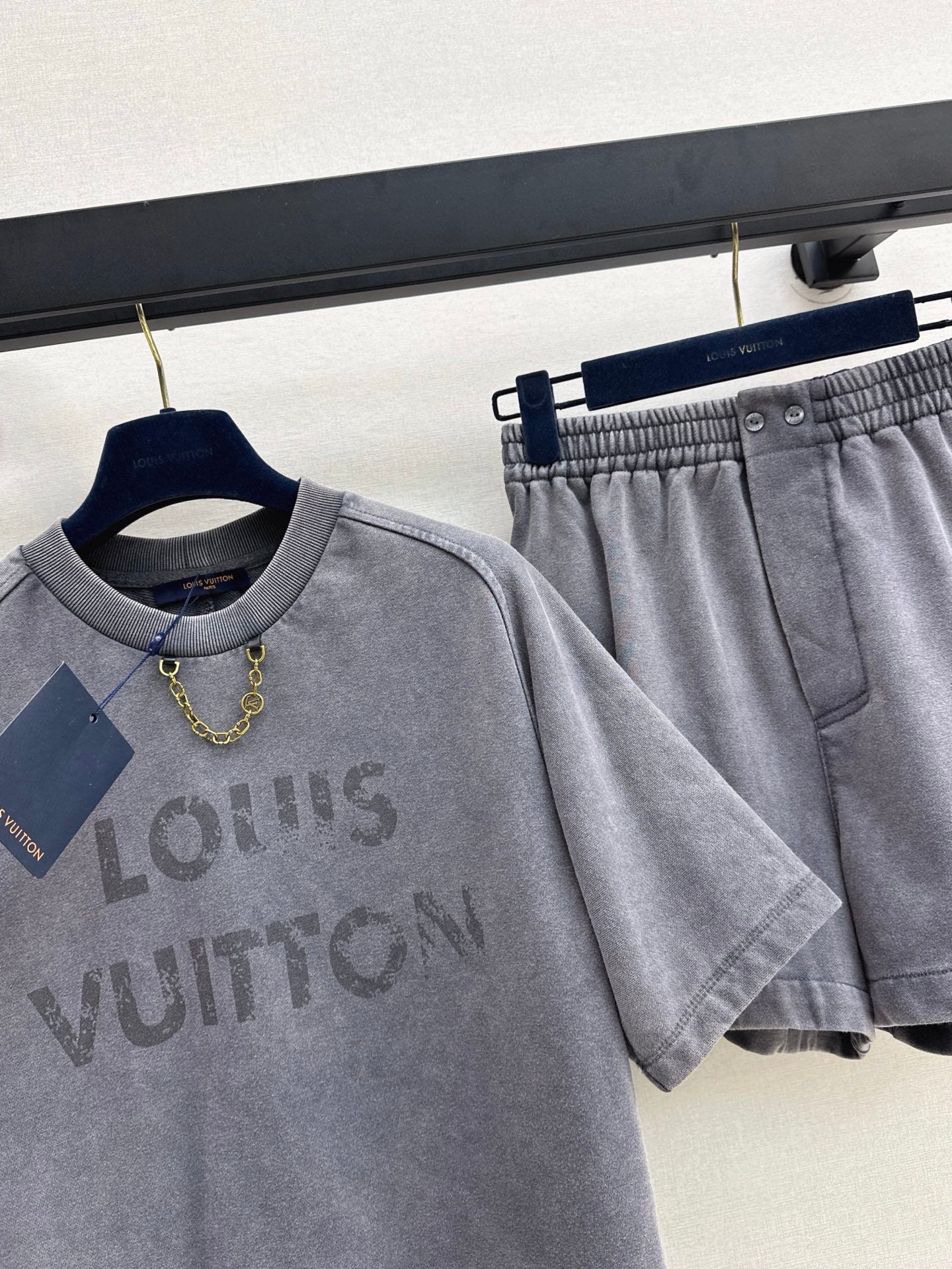 Loui* 25ss Vintage-Effect cotton T-Shirt + shorts set