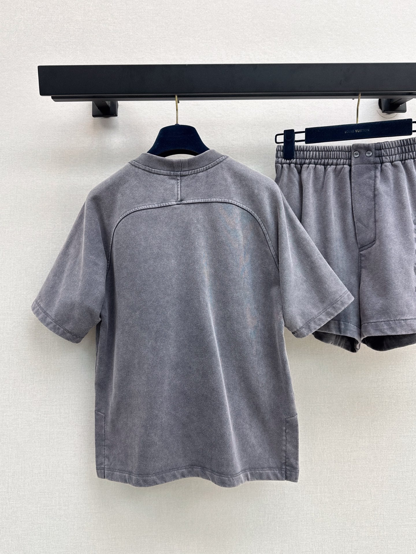 Loui* 25ss Vintage-Effect cotton T-Shirt + shorts set