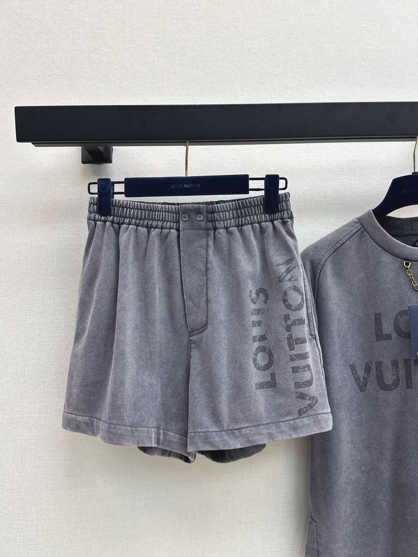 Loui* 25ss Vintage-Effect cotton T-Shirt + shorts set
