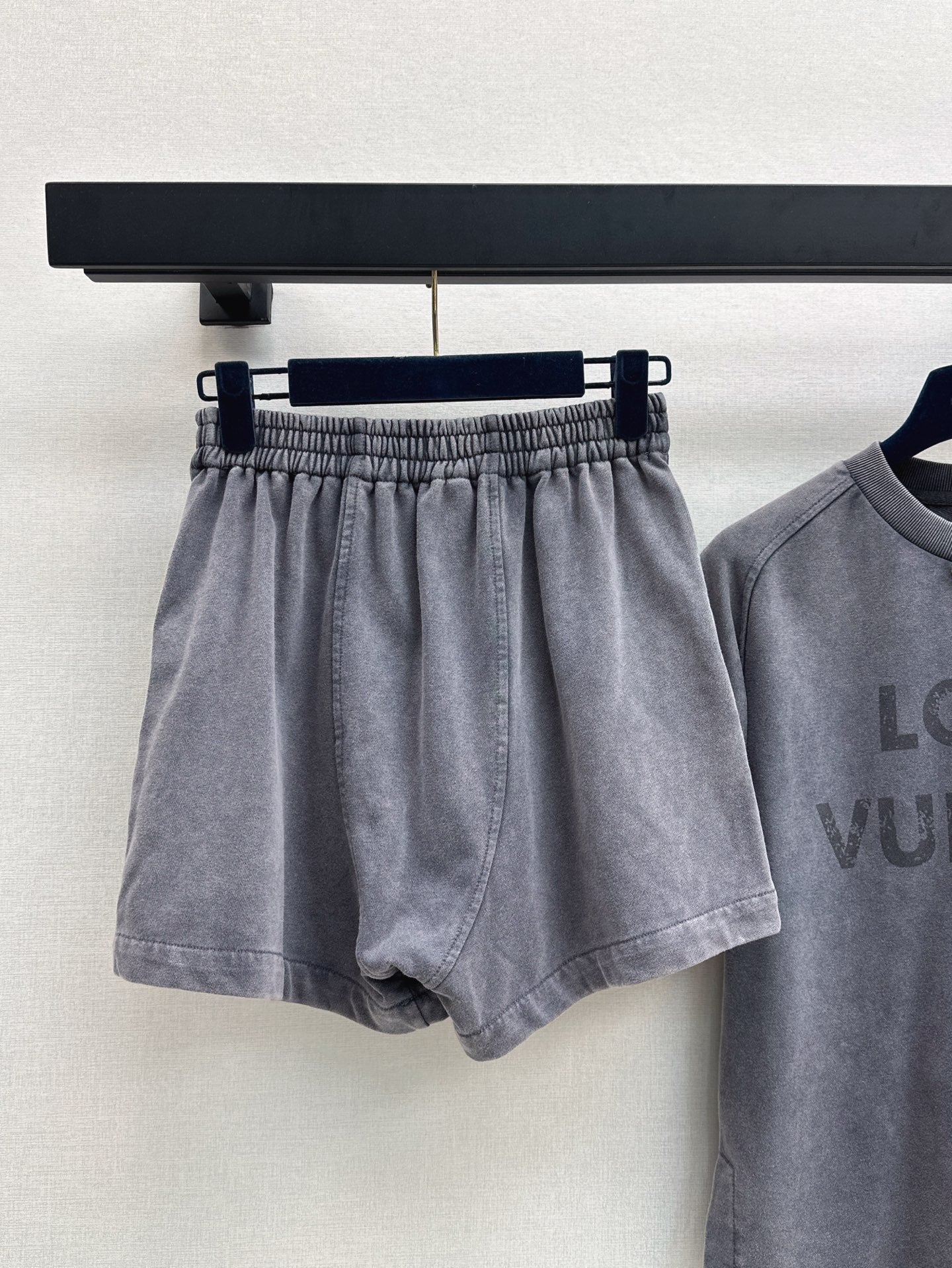 Loui* 25ss Vintage-Effect cotton T-Shirt + shorts set