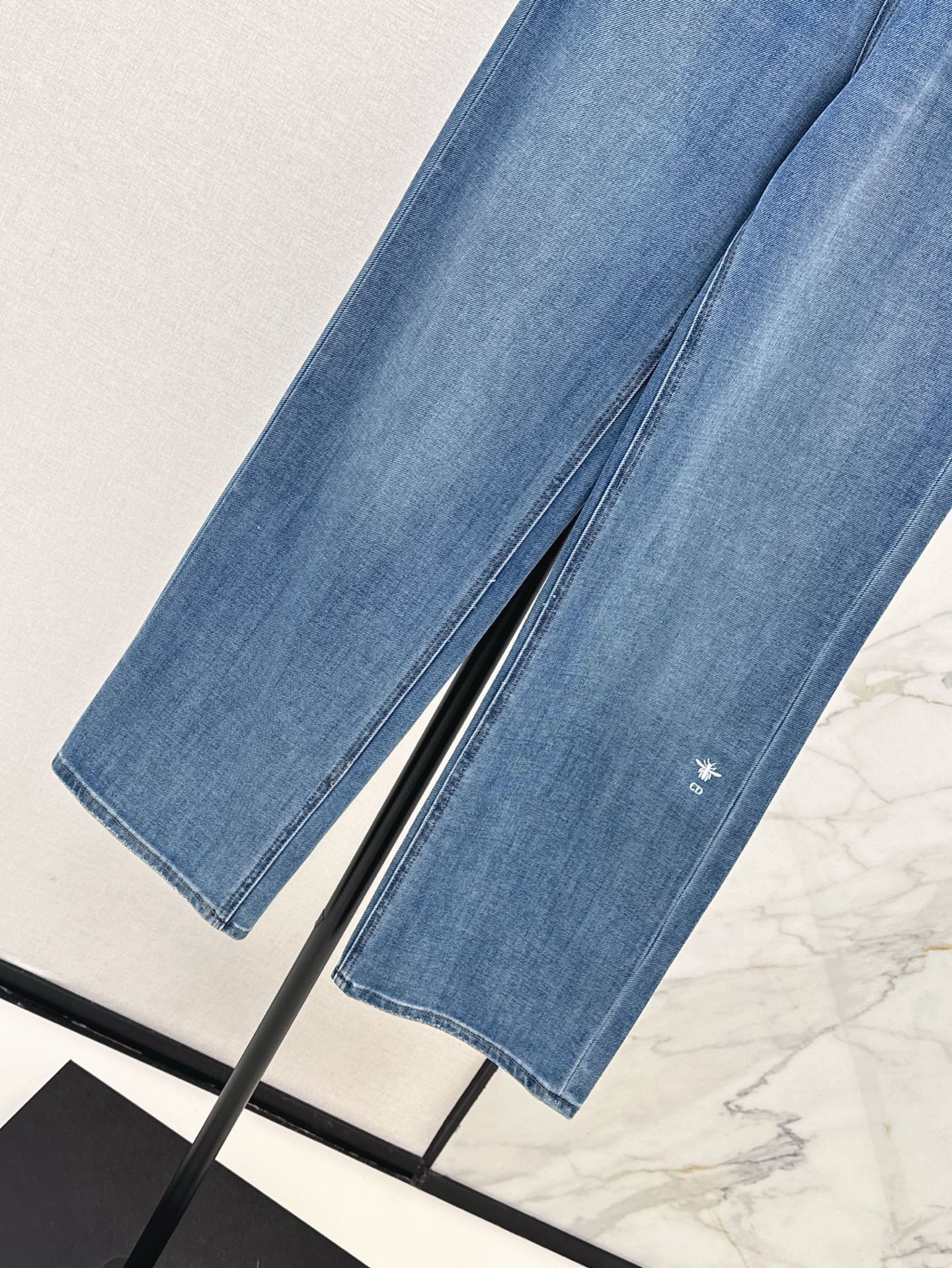 D*r 25ss bee logo embroidered denim pants