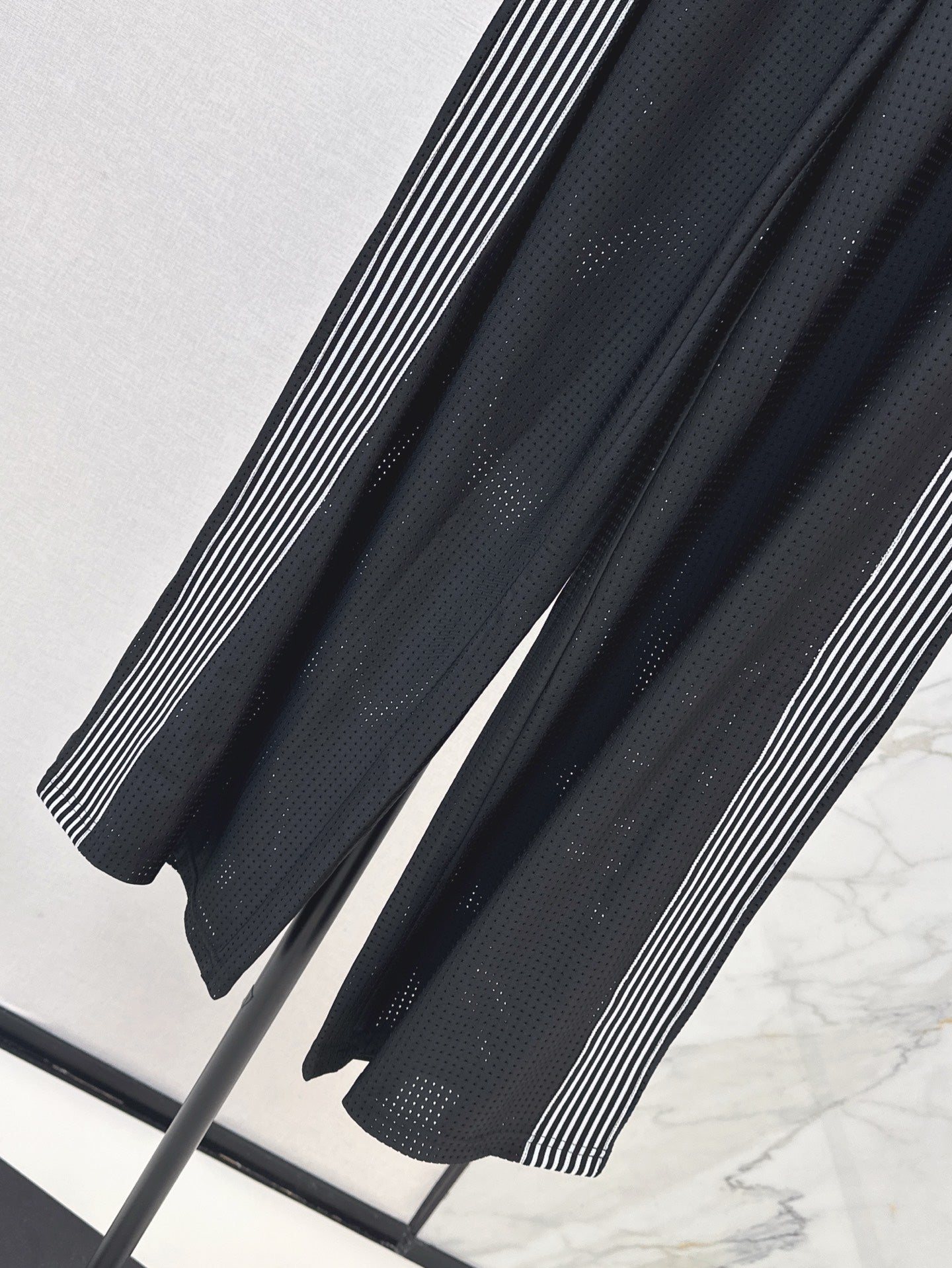 Gu* 25ss mesh pants with web