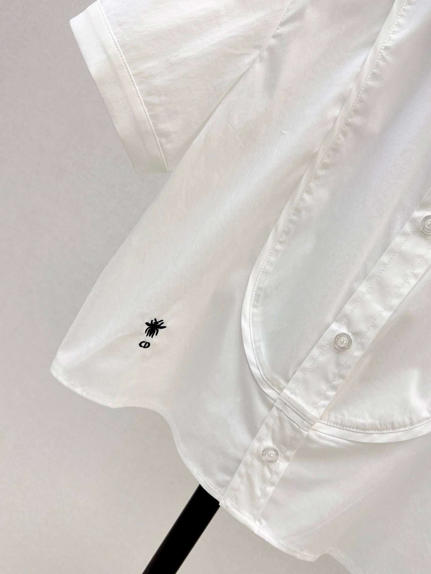 D*r 25ss Cropped shirt with bee embroidery