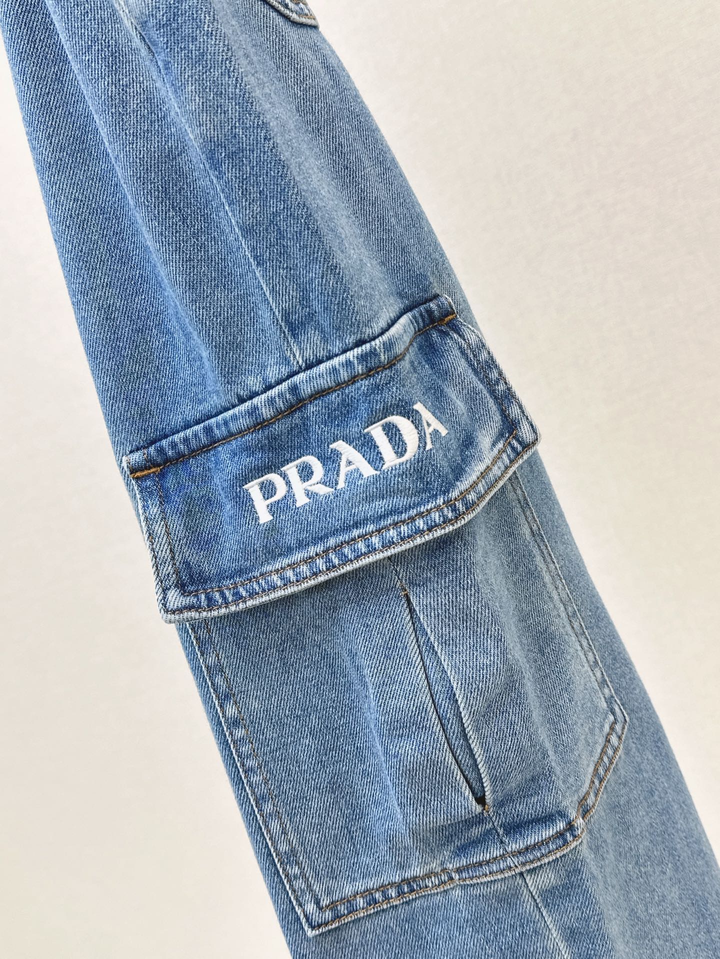 Pra* 25ss embroidered pocket jeans