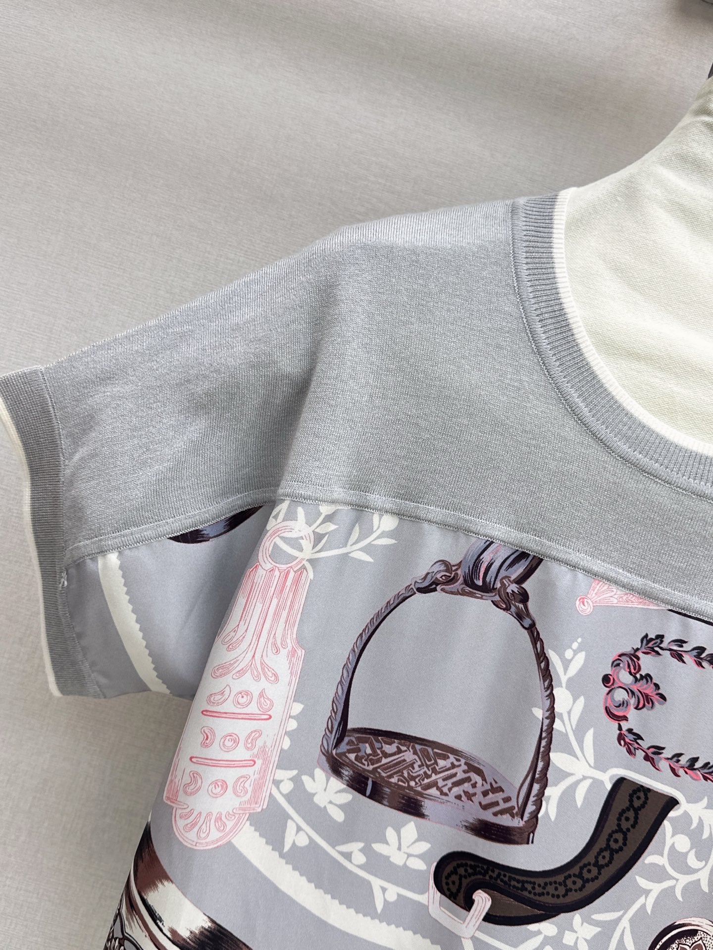 Herm* 25ss Stirrup printed  twillaine T-shirt