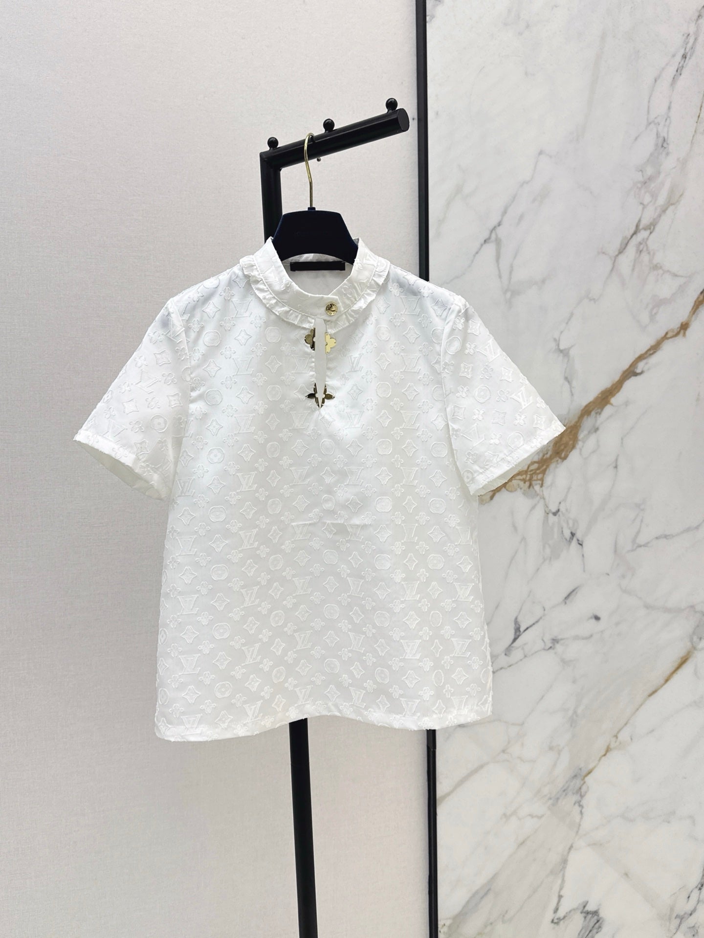 Loui* 25ss monogram jacquard stand collar top